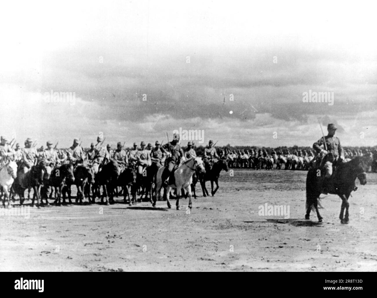 Kalgan. Mongolische Armee. Unter Prince teh, dem Chef der inneren mongolischen Regierung, hat die neu organisierte mongolische Armee streng trainiert, um mit den Japanern, Manchukuo und den neu gegründeten Chinesen im Namen der neuen Ordnung in Asien zusammenzuarbeiten. 7. Juli 1940. (Foto vom Domei News Photos Service). Stockfoto