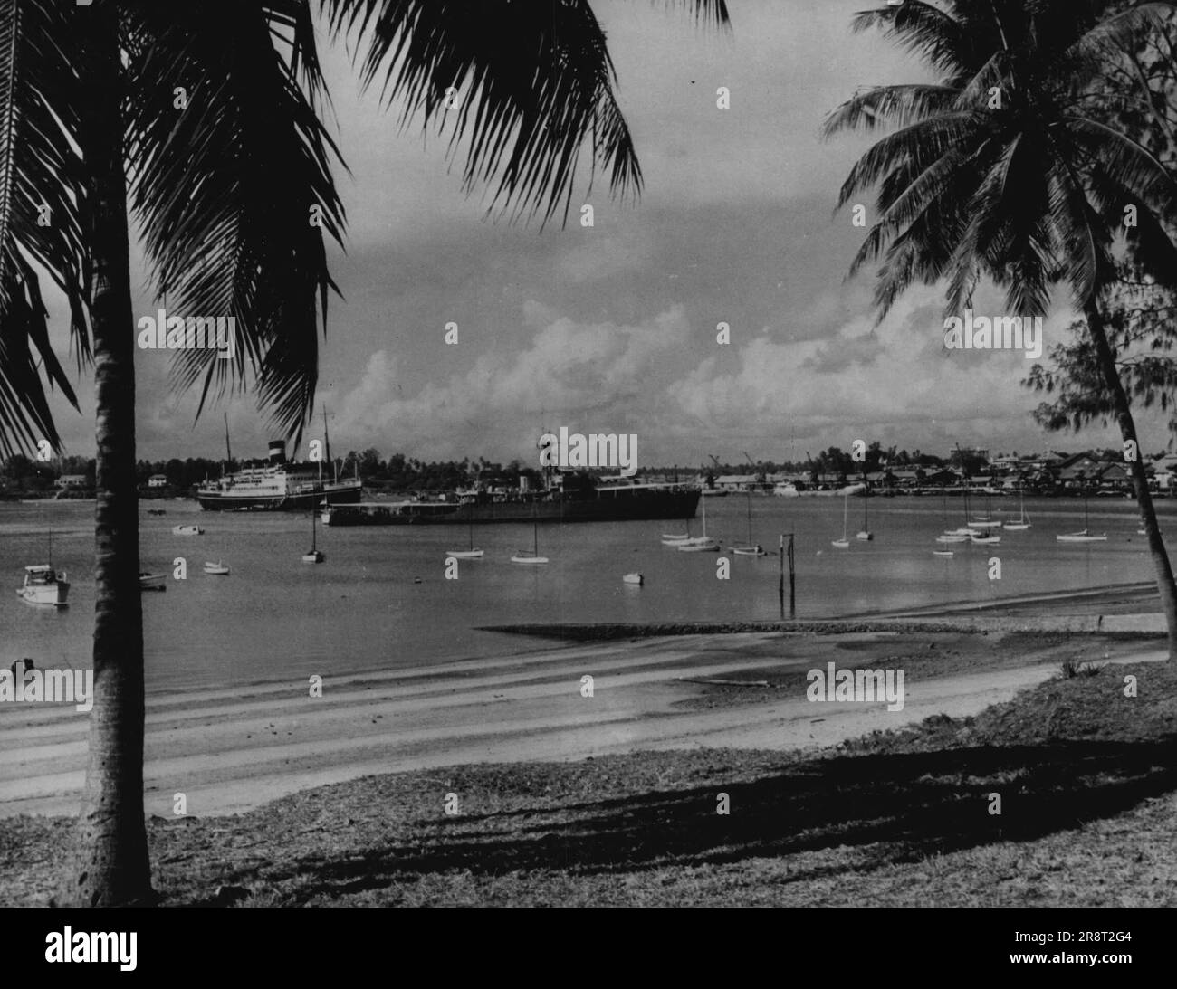 Kolonialblick - dar-Es-Salaam, Tanganyika - eine allgemeine Sicht auf den Hafen; dar-es-Salaam, die Hauptstadt des Gebiets, hat 69.000 Einwohner. 18. November 1952. (Foto von Camera Press). Stockfoto