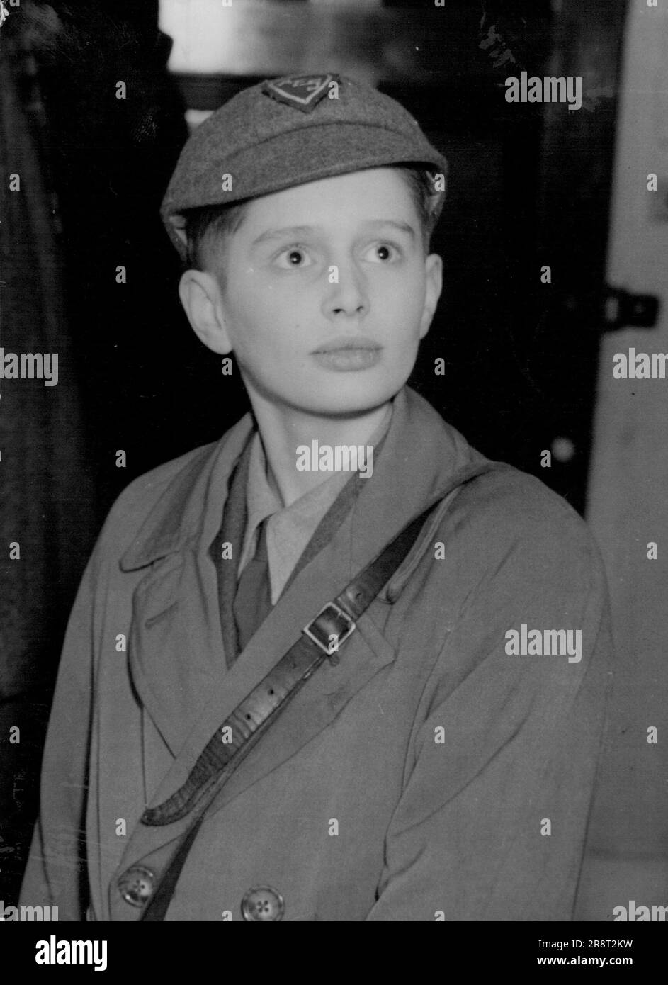 Er wird Jesus darstellen - Jonathan Swift - die BBC wird Jesus als Kind in einem Stück im Kinderfernsehen Ende dieses Monats darstellen - das erste Mal, dass Jesus im Fernsehen in Großbritannien dargestellt wird. Die Rolle wird von dem 12-jährigen Jonathan Swift aus Bedford gespielt. Die Zuschauer werden sehen, wie Jesus mit den Priestern im Tempel streitet. Im Stück „The Messenger“ spielen die Mütter die Jungfrau Maria und Johannes den Täufer. Jonathan, braunhaarig und blauäugig, studiert an einer Londoner Theaterschule. 1. März 1955. (Foto: Paul Popper Ltd.) Stockfoto