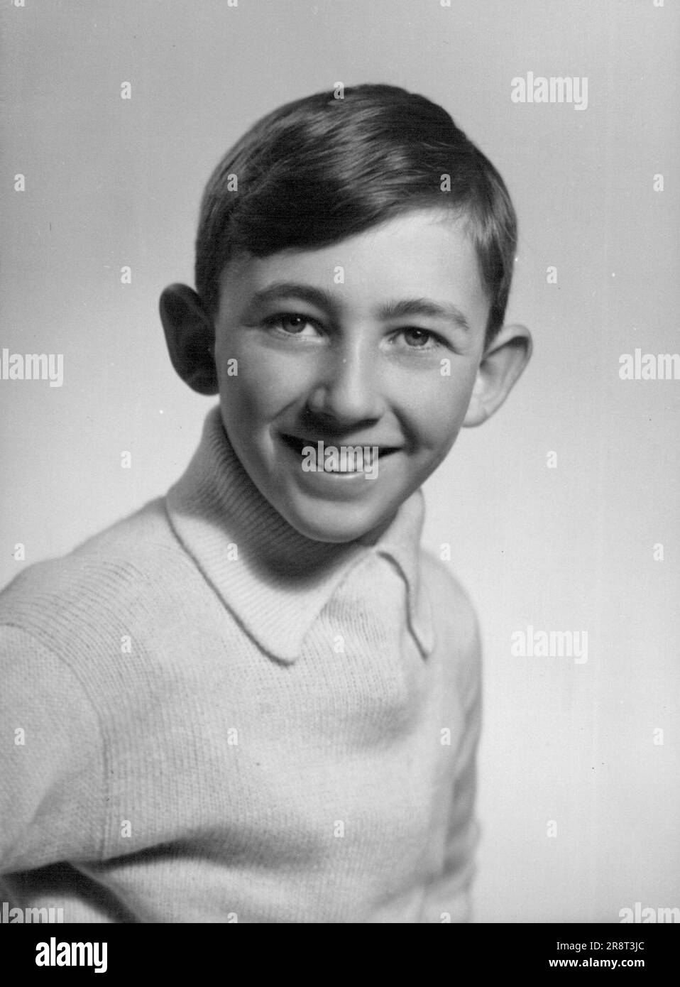 Der Anwärter auf den leeren Thron der Türkei: Prinz Omar Namouk. Der 12-jährige Omar Namouk ist ein direkter Nachkomme des letzten Sultans der Türkei und wäre heute Kronprinz, wenn die Türkei noch eine Monarchie wäre. Er stand unter der Obhut von Mrs. Le. Poer Trench of Farnaby, Sevenoaks, seit er vier Jahre alt ist; er besucht jetzt die Drachenschule in Oxford und wird im September 1954 die öffentliche Schule stowe besuchen. 7. Mai 1954. (Foto von Camera Press) Stockfoto