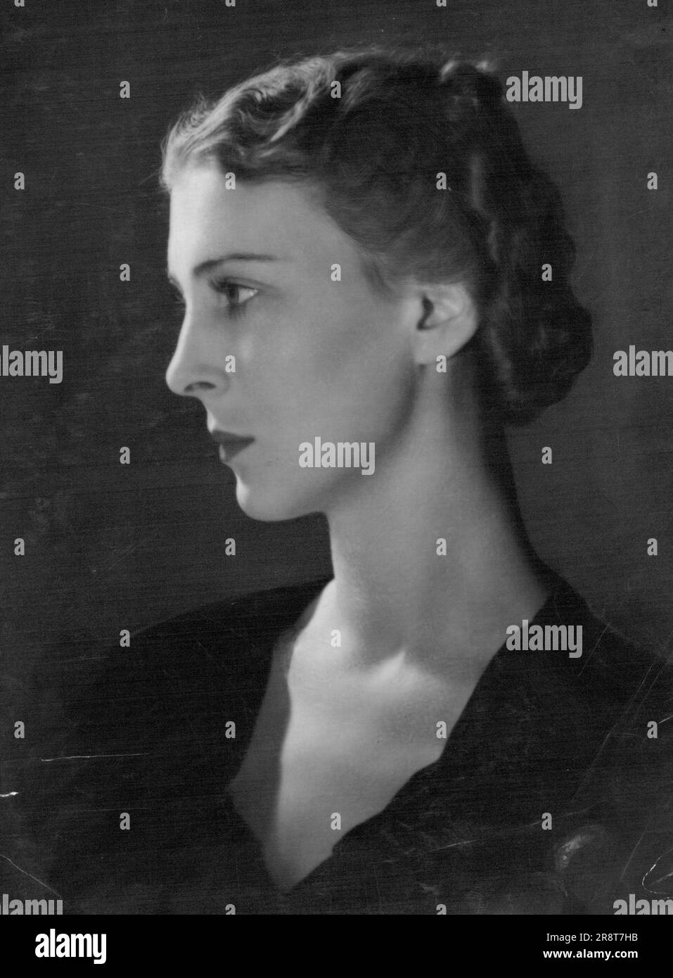 Das neueste Studioporträt von H.R.H. Die Herzogin von Kent. Herzogin von Kent, die, wäre ihr Mann nicht getötet worden, ***** Yarralumla, die Residenz des Generalgouverneurs in Canberra. 21. März 1944 (Foto von Associated Newspapers Ltd. (Australien)). Stockfoto