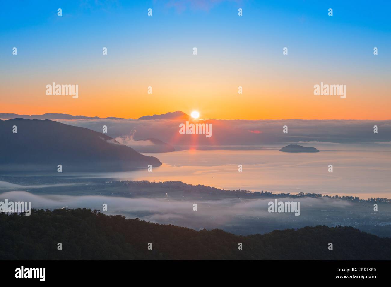 Morgensonne und Biwa See der Wolken Stockfoto