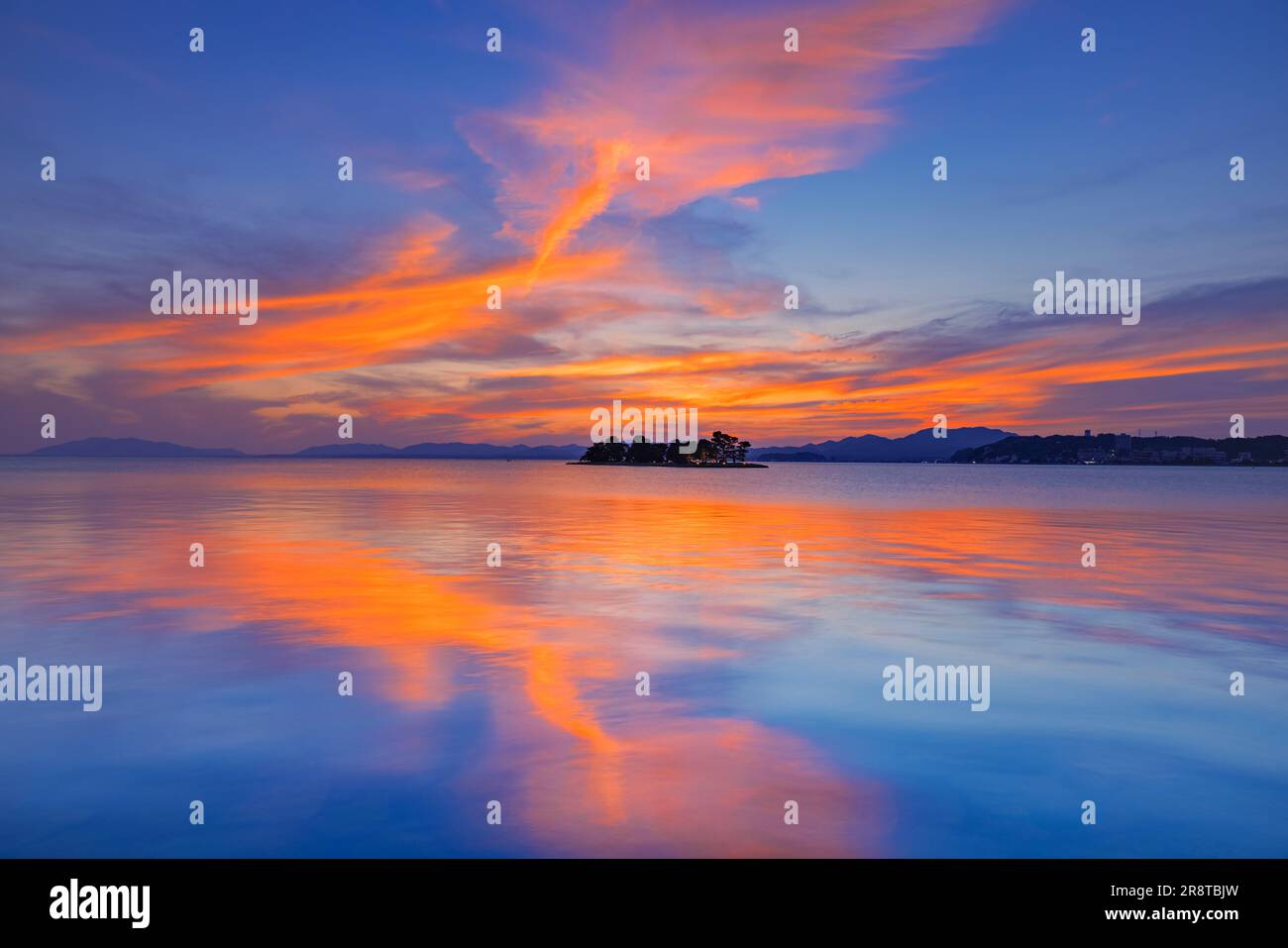 Abendlicher Blick auf den Shinji-See Stockfoto