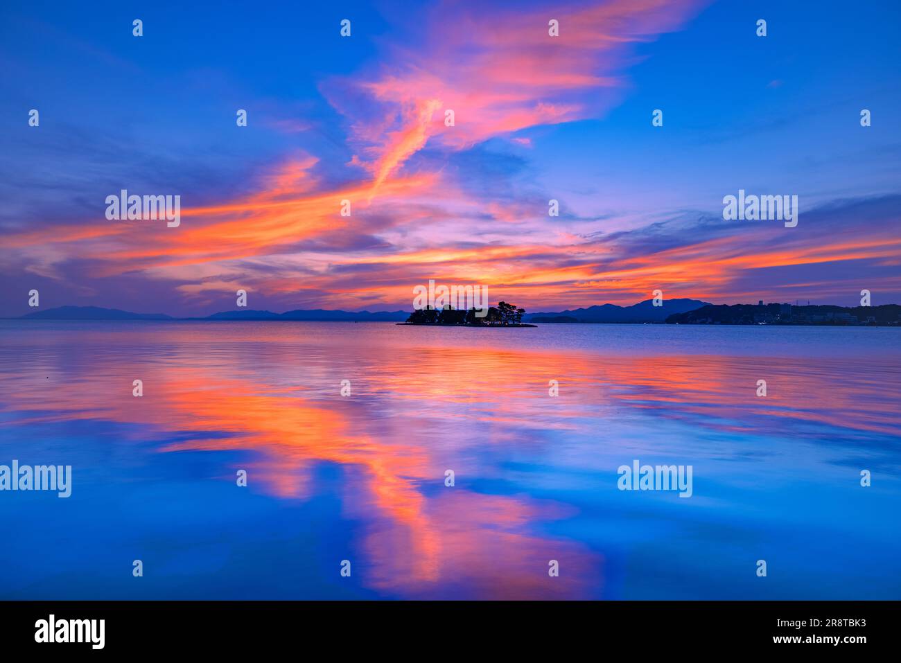 Abendlicher Blick auf den Shinji-See Stockfoto
