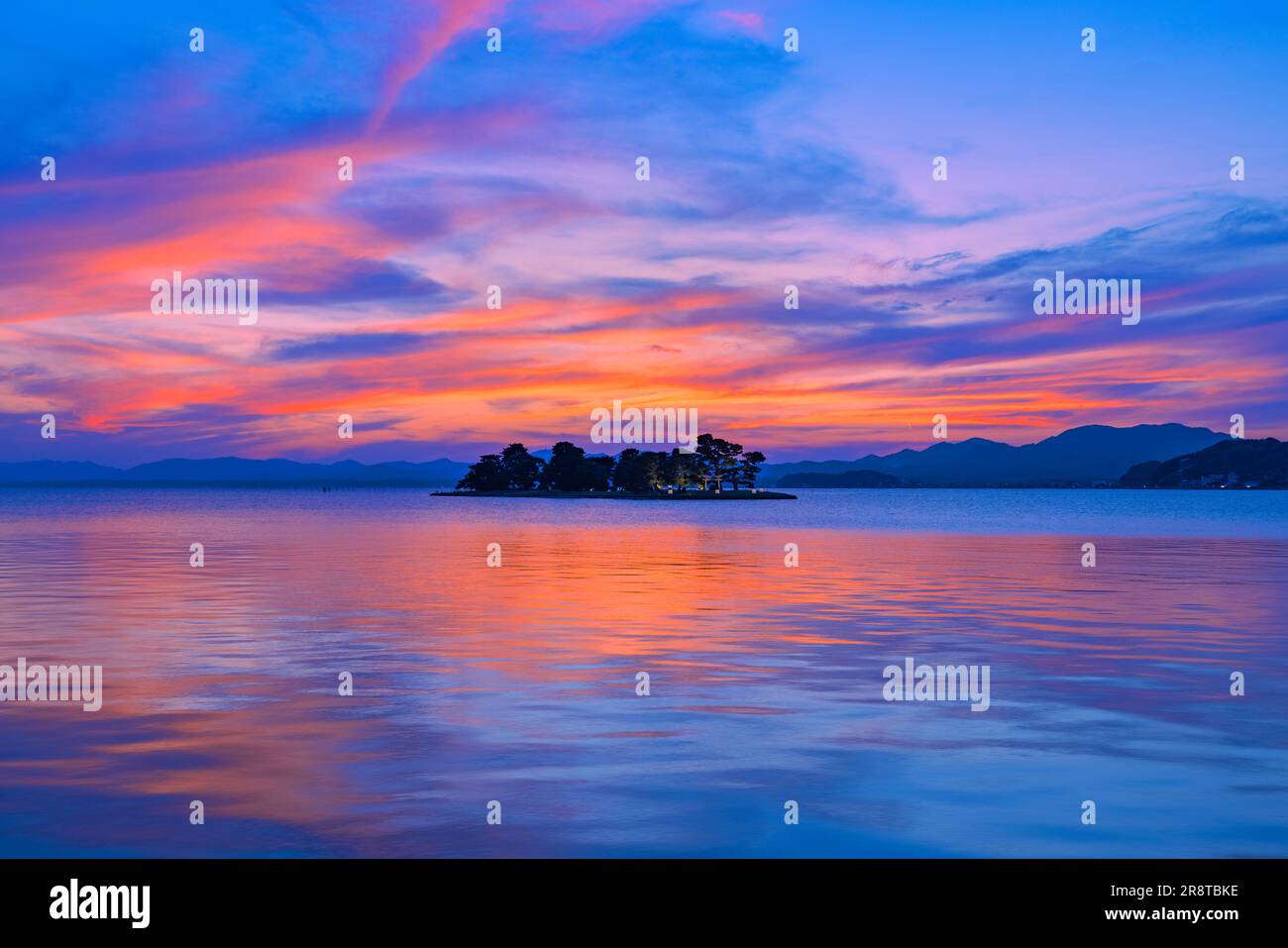 Abendlicher Blick auf den Shinji-See Stockfoto