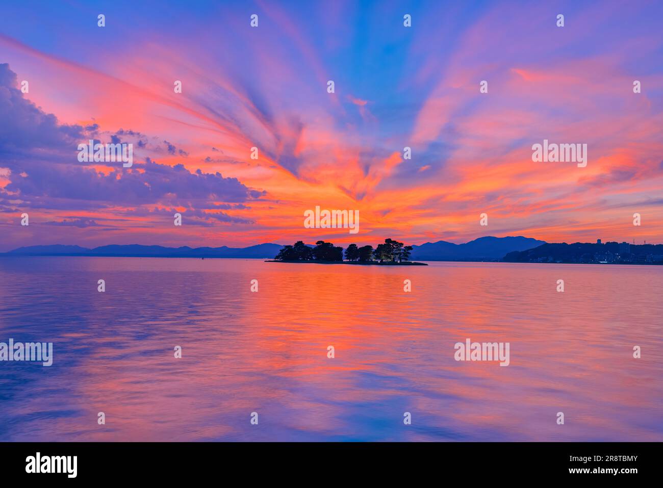 Abendlicher Blick auf den Shinji-See Stockfoto