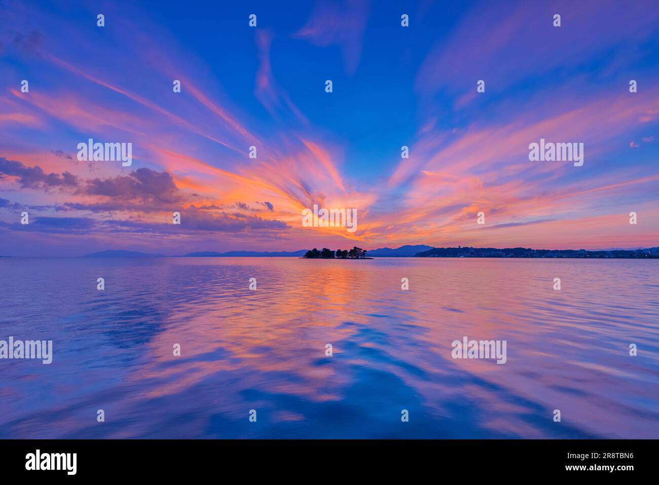 Abendlicher Blick auf den Shinji-See Stockfoto