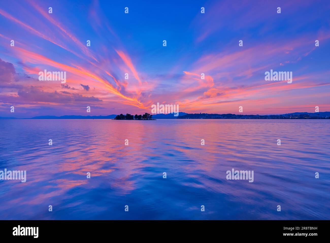 Abendlicher Blick auf den Shinji-See Stockfoto