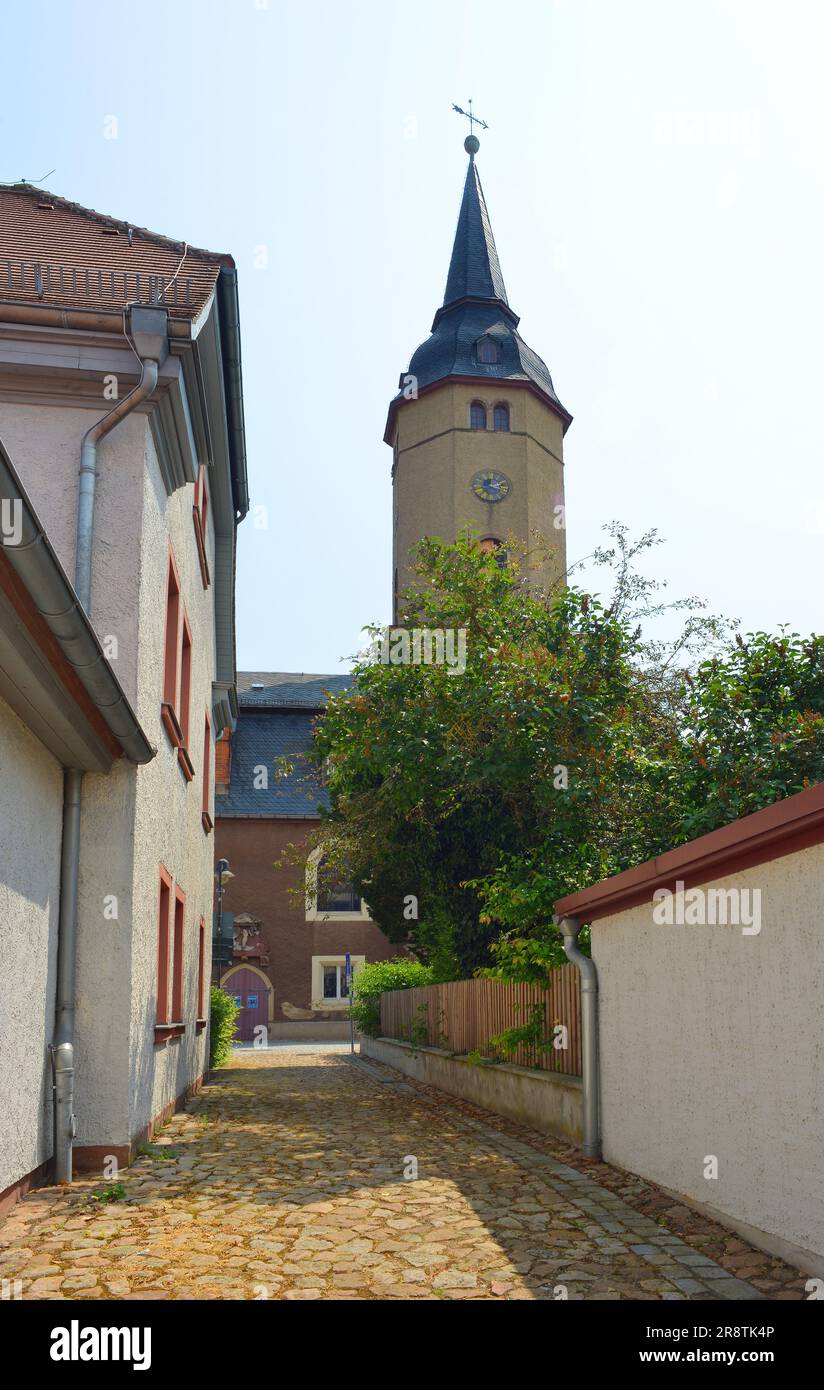 Die Stadtkirche von St. Johannes befindet sich auf dem Markt der Stadt Bürgel im Saale-Holzland-Viertel in Thüringen Stockfoto