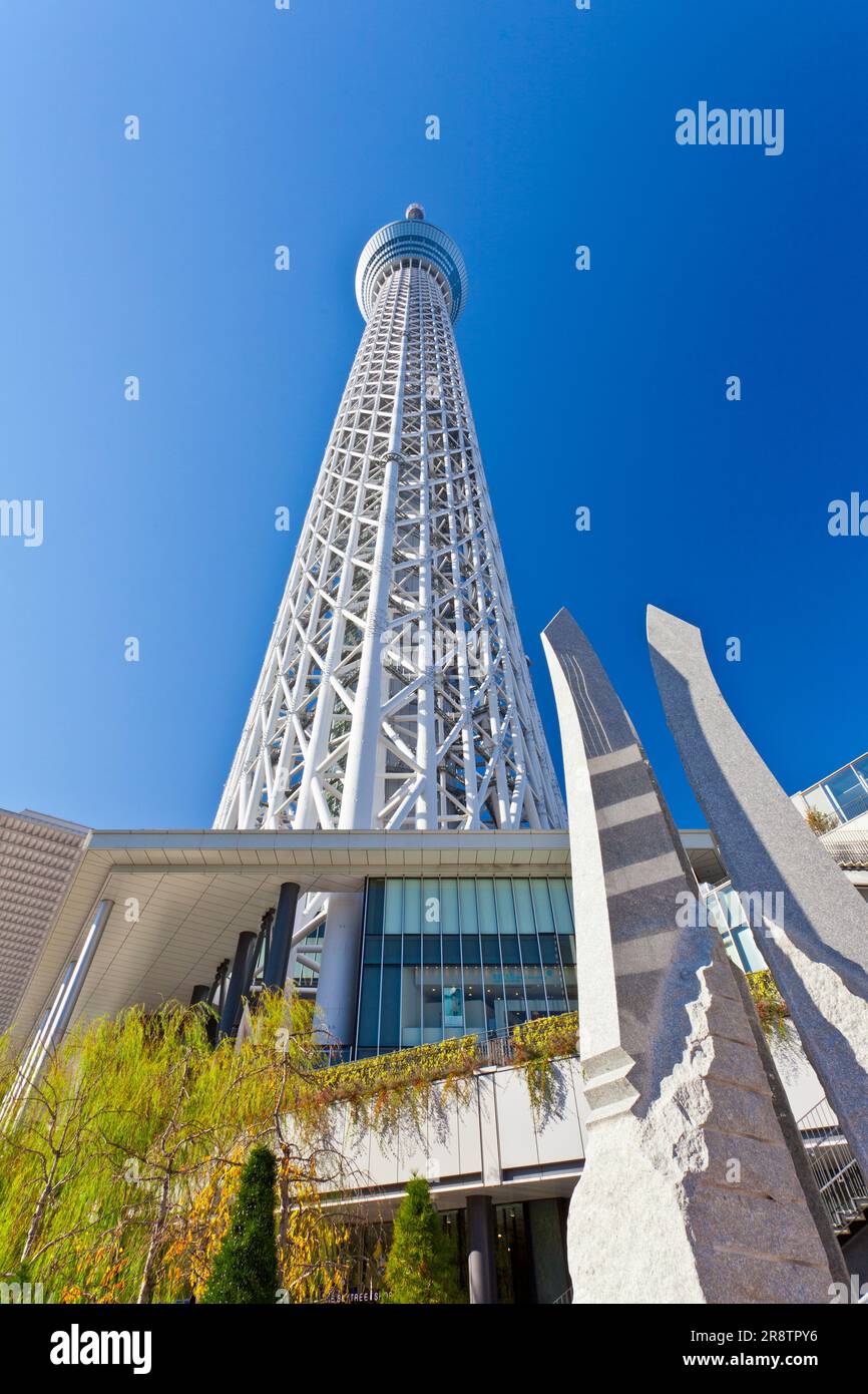 Blick auf den Tokyo Sky Tree vom Eingang Tokio Soramachi Stockfoto