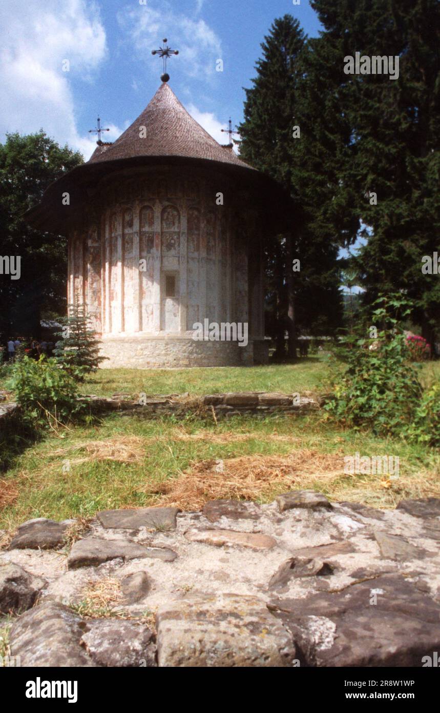 Gura Humorului, Kreis Suceava, Rumänien, 1998. Außenansicht des Humor Klosters, ein historisches Denkmal aus dem Jahr 1530. Stockfoto