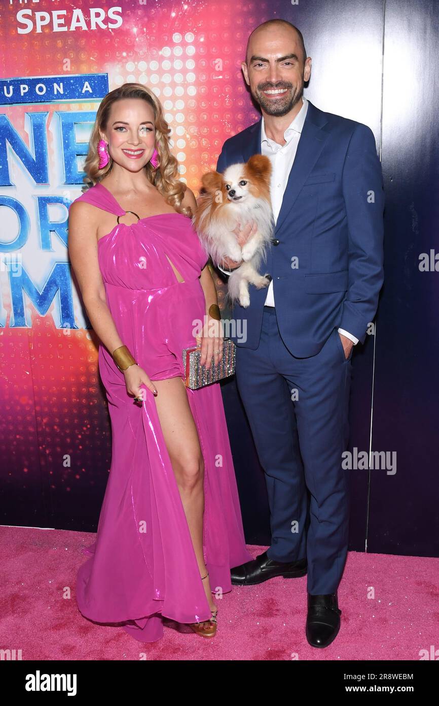 New York, USA. 22. Juni 2023. Ashley Arcement und James Olmstead nehmen am „Once Upon a One More Time“-Broadway-Eröffnungsabend am Marquis Theater in New York, NY, am 22. Juni 2023 Teil. (Foto: Efren Landaos/Sipa USA) Guthaben: SIPA USA/Alamy Live News Stockfoto