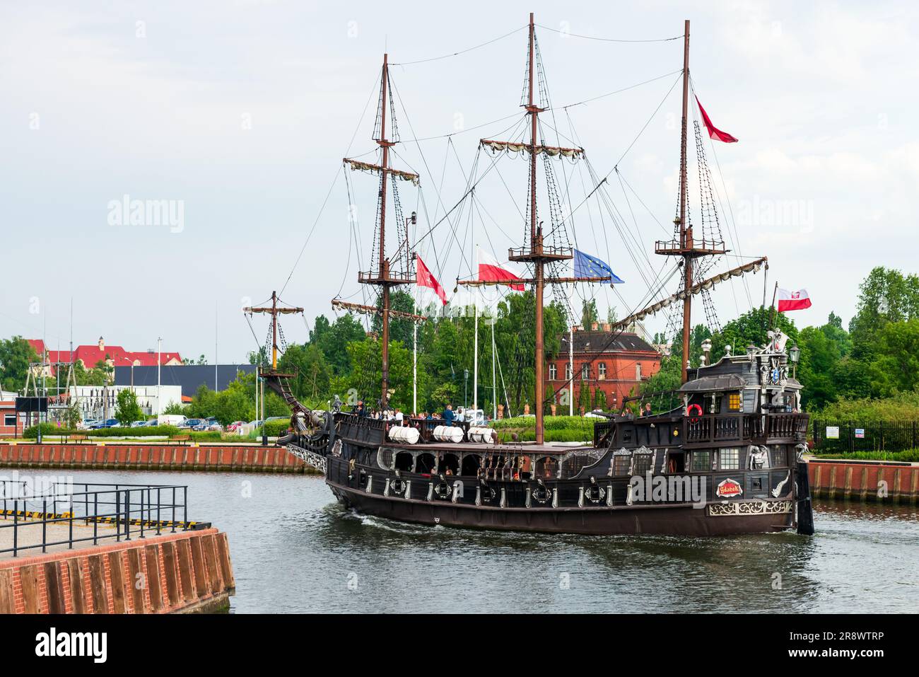 Danzig Black Pearl Piratenallee Kreuzfahrtschiff auf dem Motlawa Fluss auf der Insel Olowianka in der Altstadt von Danzig, Polen, Europa, EU Stockfoto