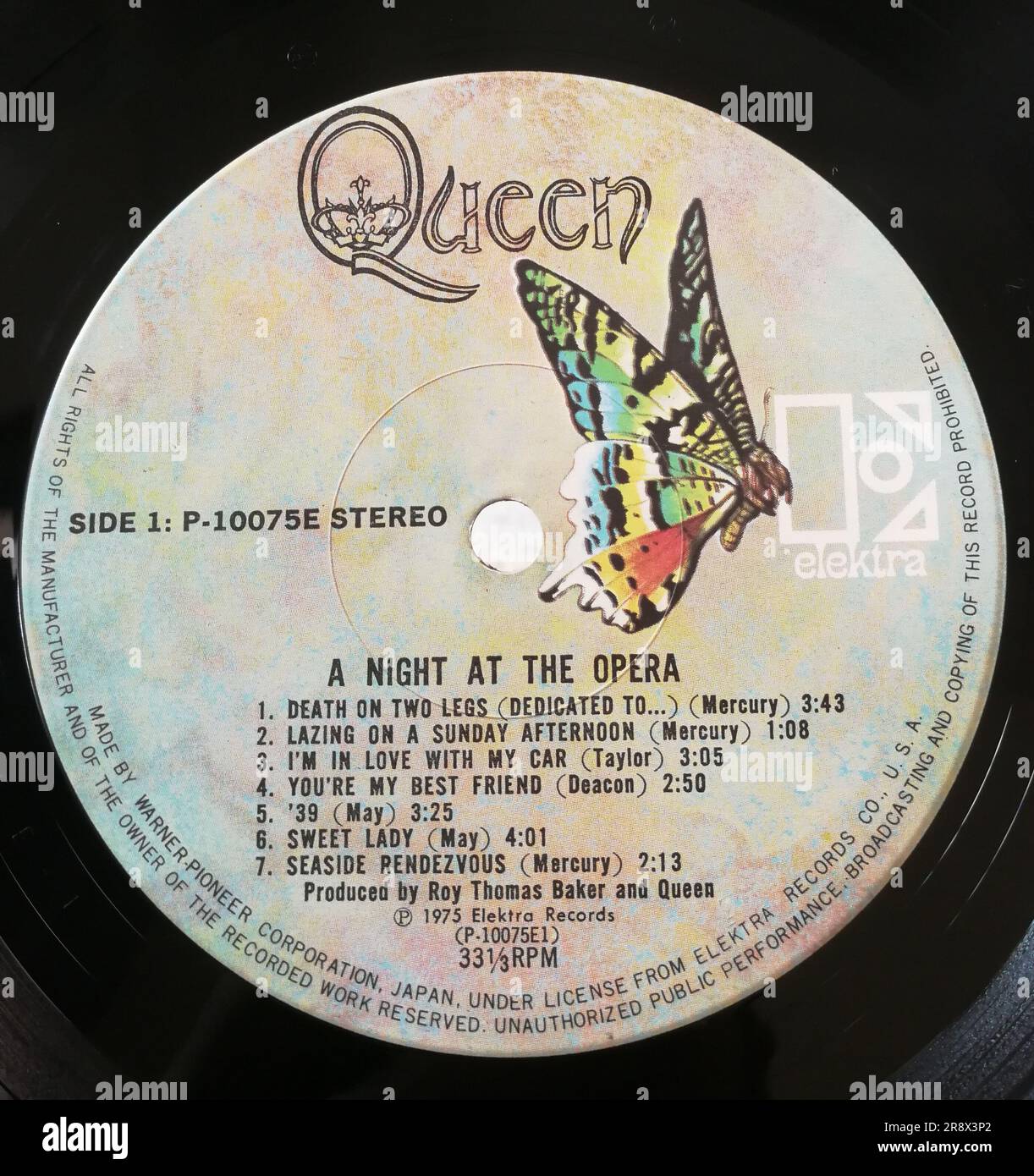 Queen 1975 4. Album Pro Nacht im Opera Vinyl-Plattenlabel Elektra Stockfoto