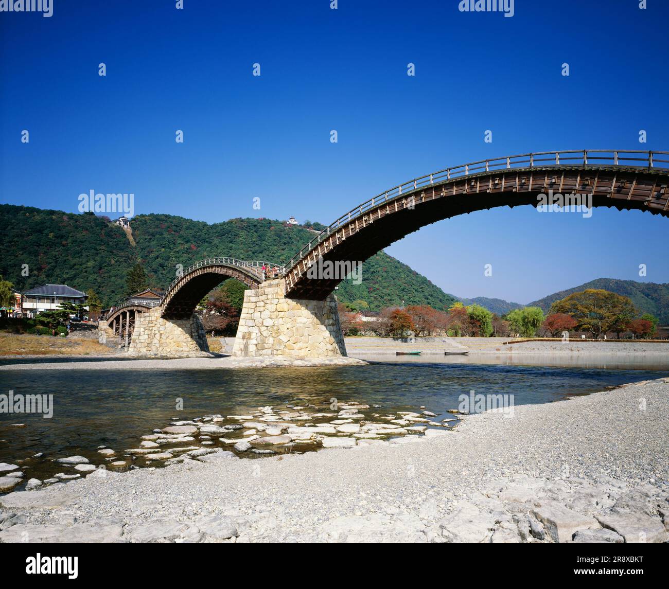 Kintaikyo-Brücke im Herbst Stockfoto