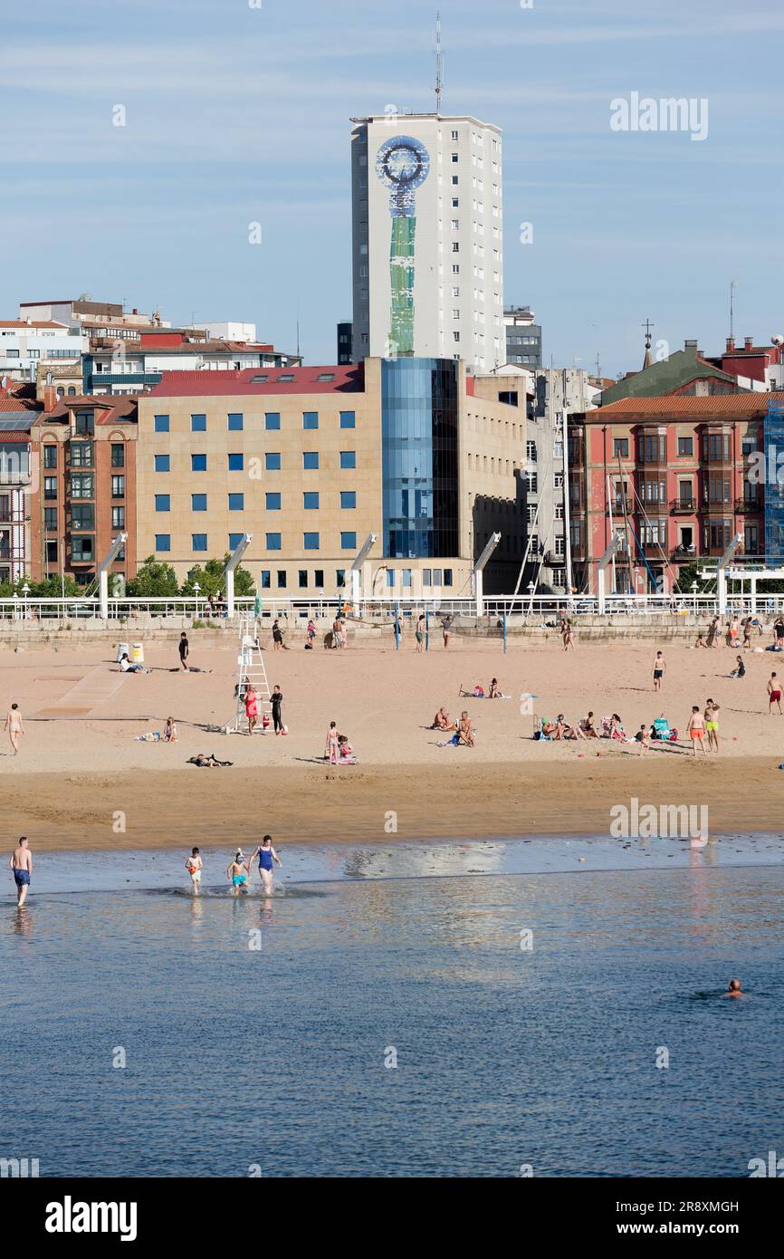 Gijón, Asturien, Nordspanien. Playa de Poniente ist einer der drei