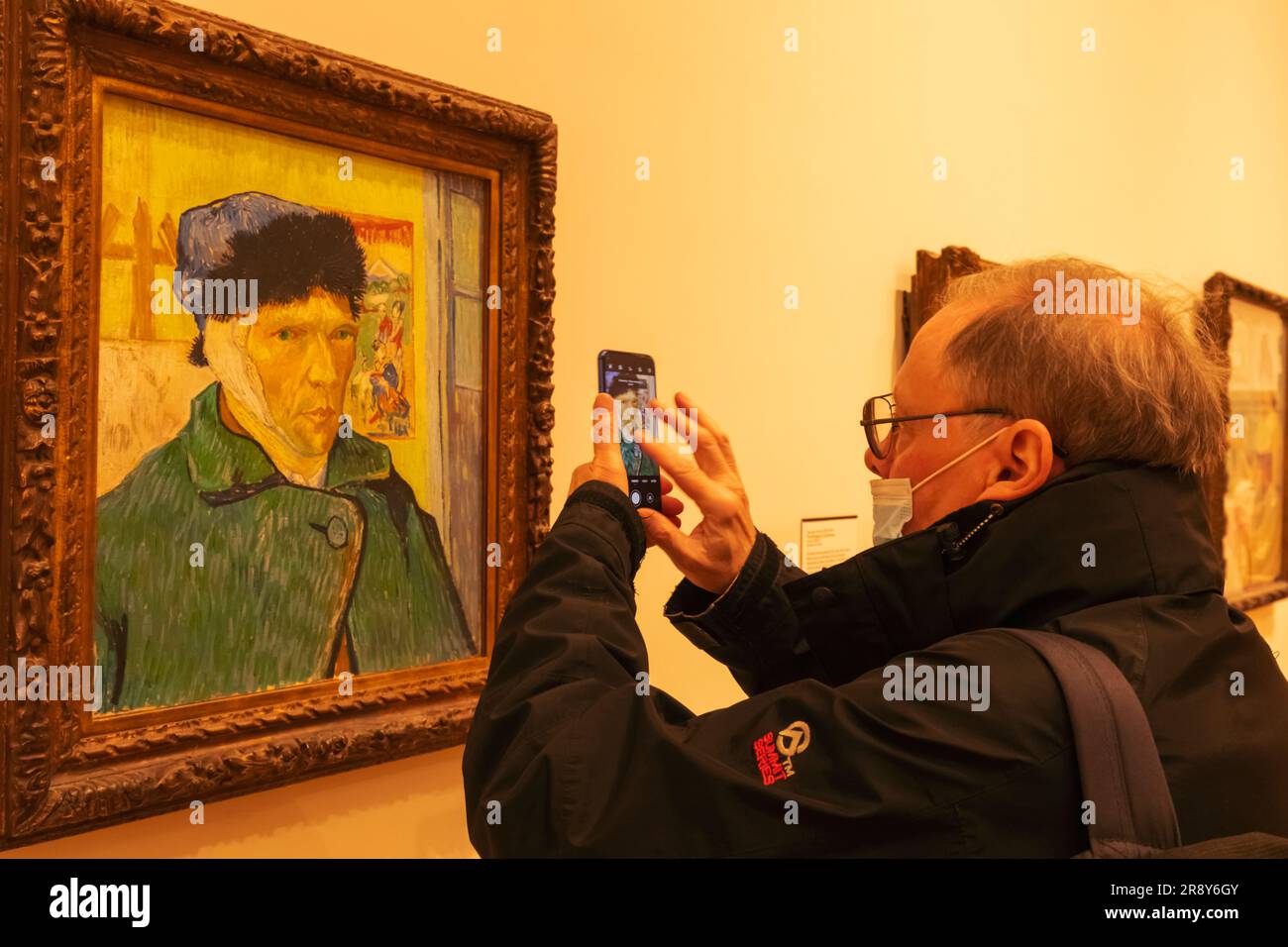 England, London, The Strand, Courtauld Gallery, Gemälde mit dem Titel „Selbstportrait mit Bandage Ear“ von Vincent van Gogh aus dem Jahr 1889 Stockfoto