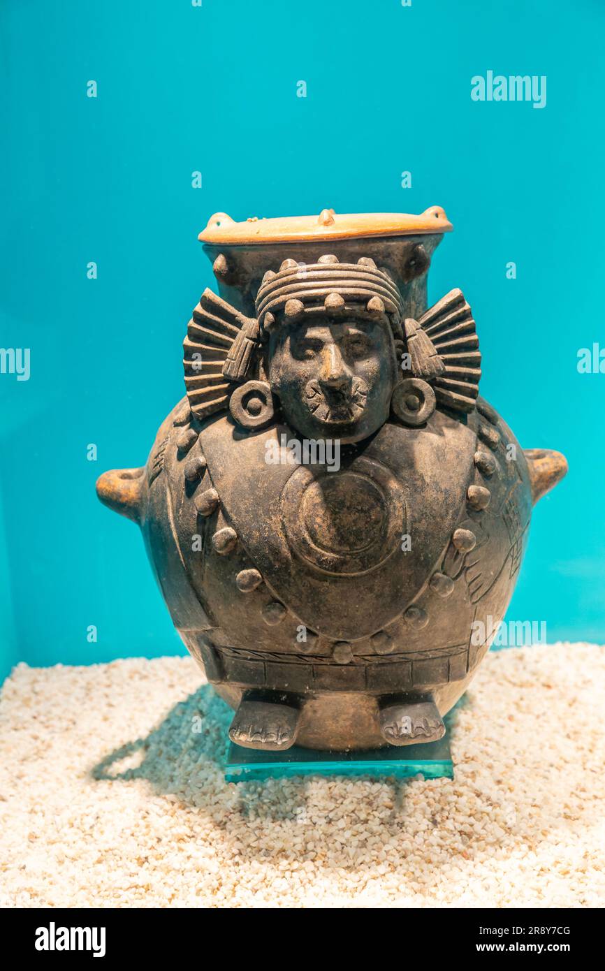 Pot mit Chalchiuhtlicue weibliche aztekische Gottheit, Ehefrau von Tlaloc, archäologische Stätte und Museum der Templo Bürgermeisterin, Mexiko-Stadt, Mexiko Stockfoto