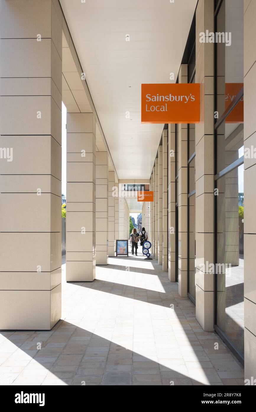 Sainsbury's Local - Moda New York Square Soya Square, Leeds, West Yorkshire, England, Großbritannien Stockfoto