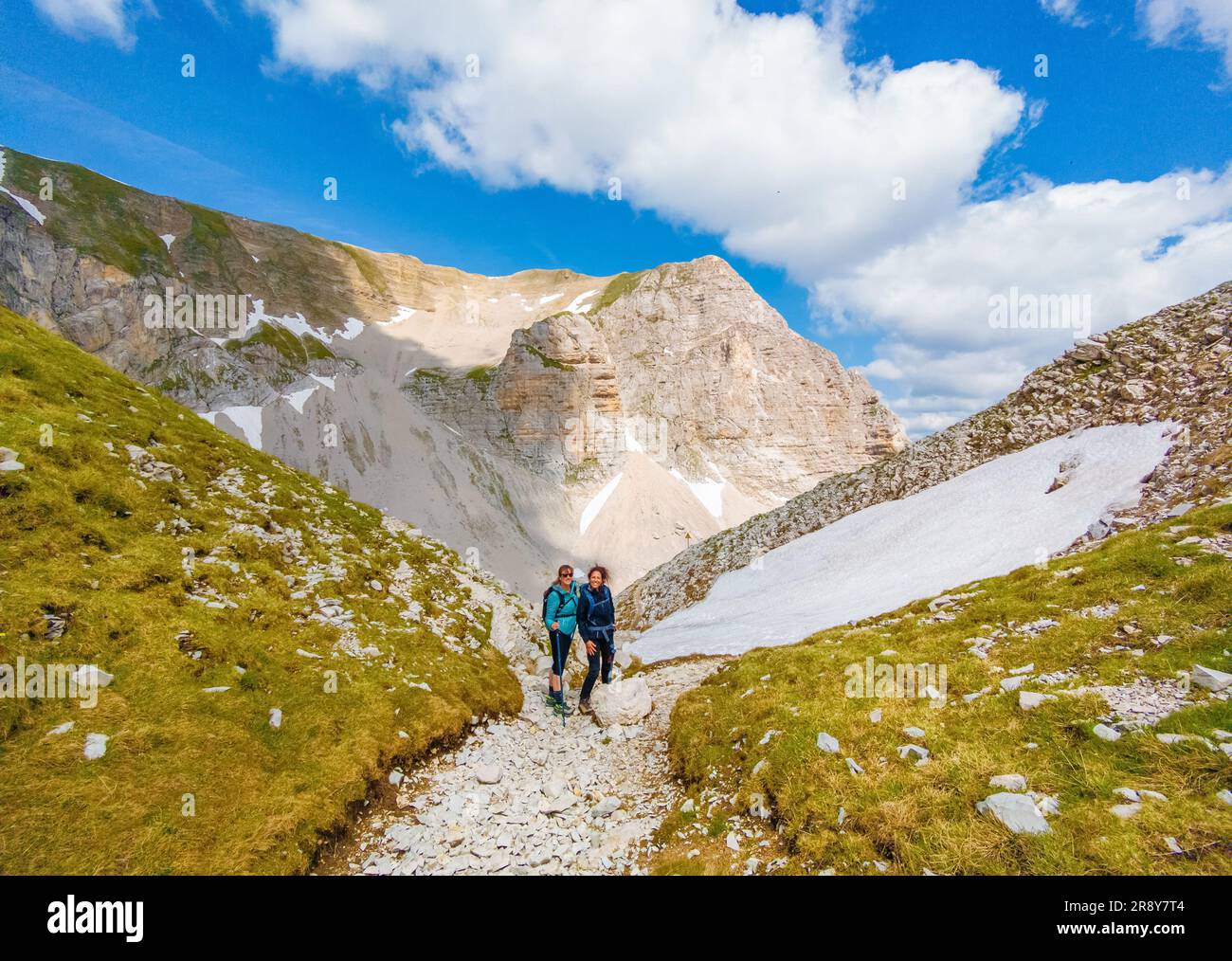 Monte Redentore und Pilato See (Italien) - der Landschaftsgipfel der Sibillini Range, Regionen Umbrien und Marken. Einer der höchsten Gipfel der Apennine Stockfoto