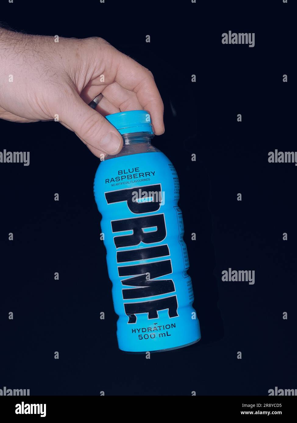 Flasche Prime Hydration Energy Drink Blue Raspberry. Beliebtes Getränk von YouTubers KSI und Logan Paul Stockfoto