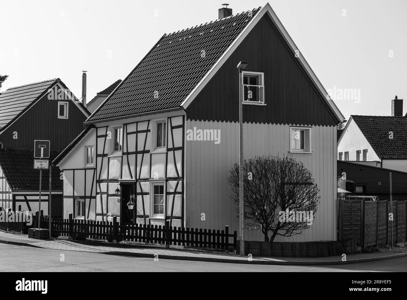 Fachwerkhaus wohnhaus Schwarzweiß-Stockfotos und -bilder - Alamy