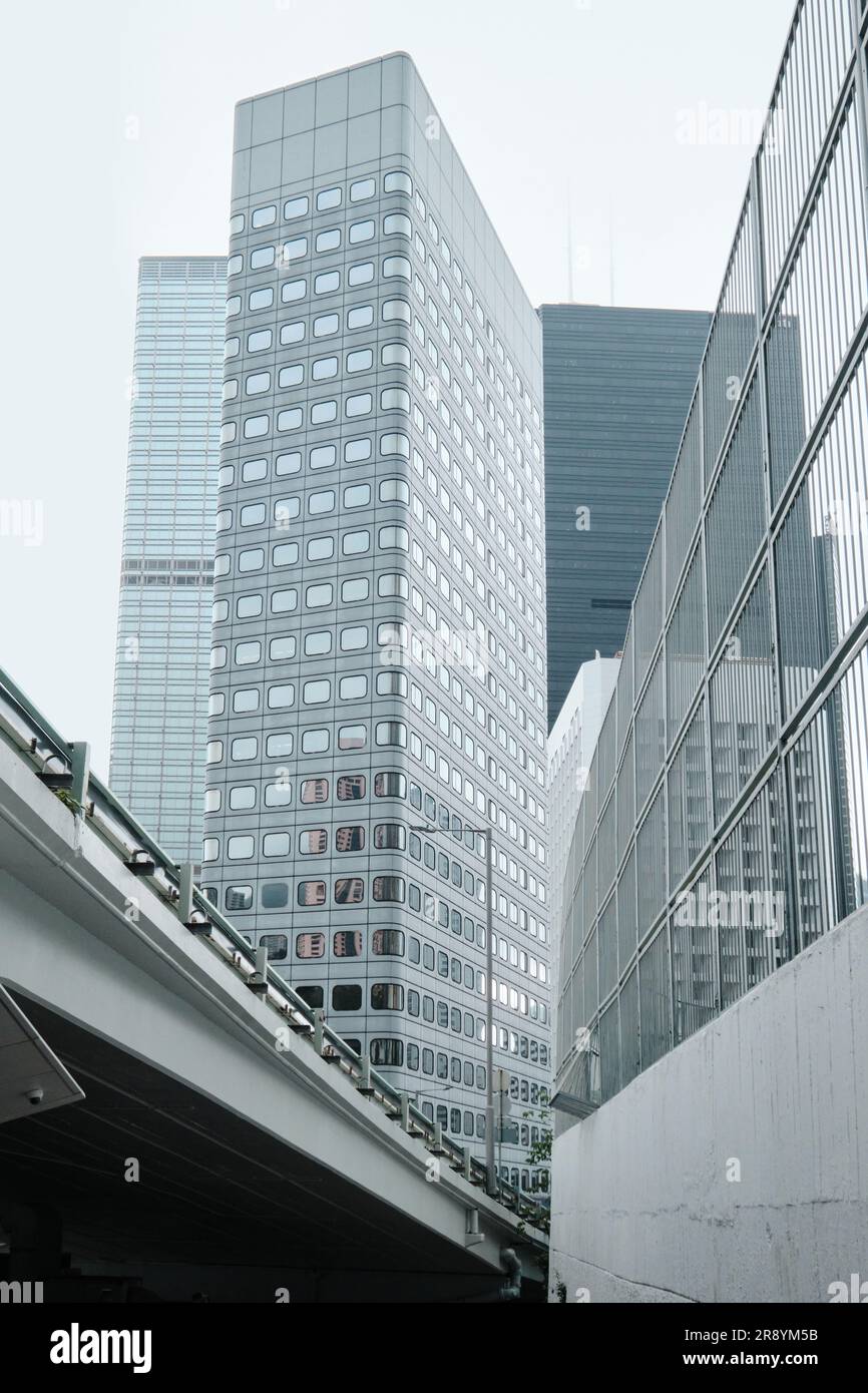 Hongkong, China - April 2023: Moderne Finanzbürogebäude in Zentral-Hongkong Stockfoto