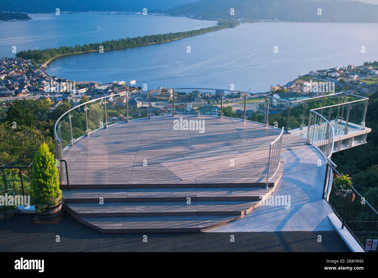 Neues Observatorium 'Sky Deck' und Amanohashidate Stockfoto