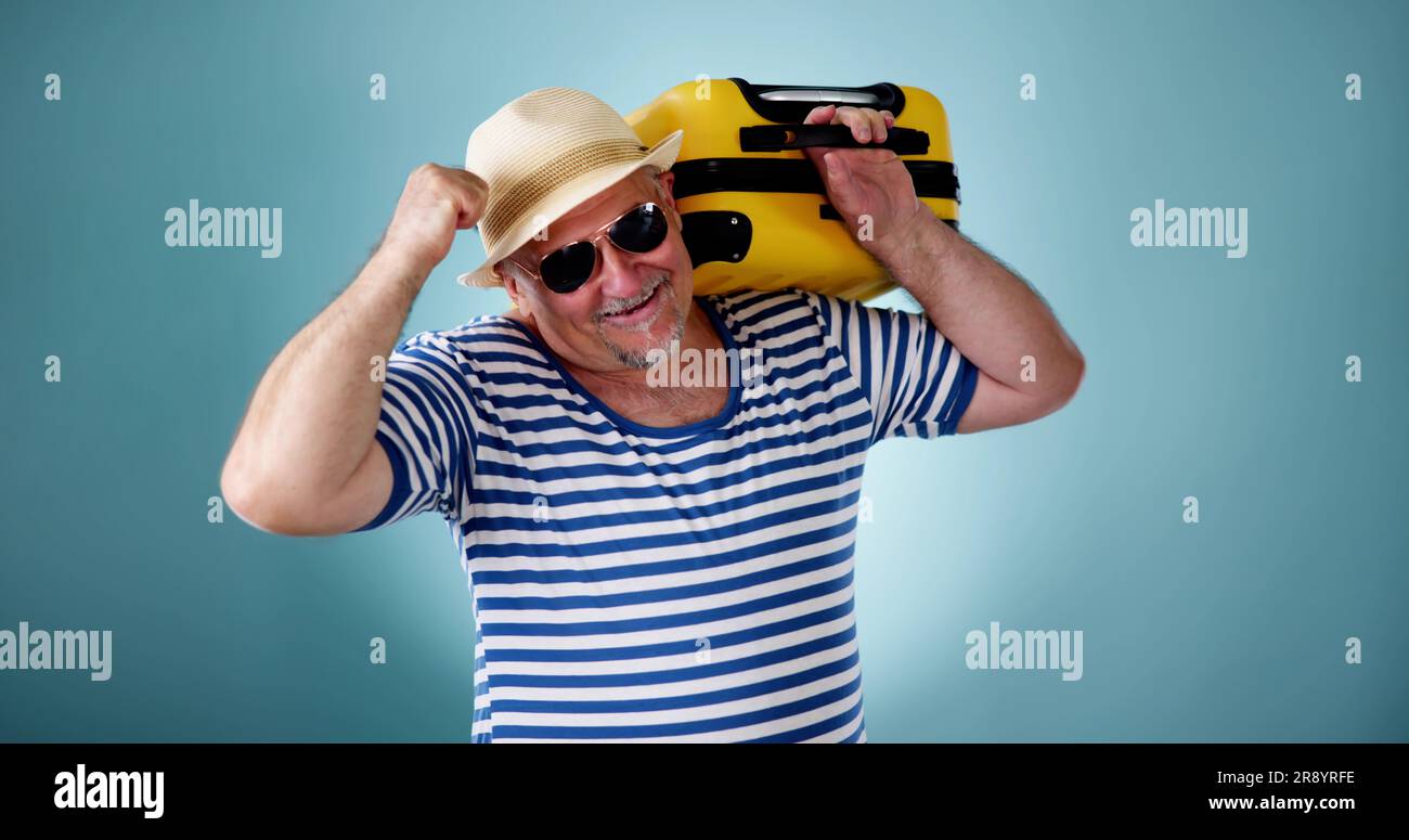 Lustiger Fetter Mann Mit Tasche In Den Sommerferien Stockfoto