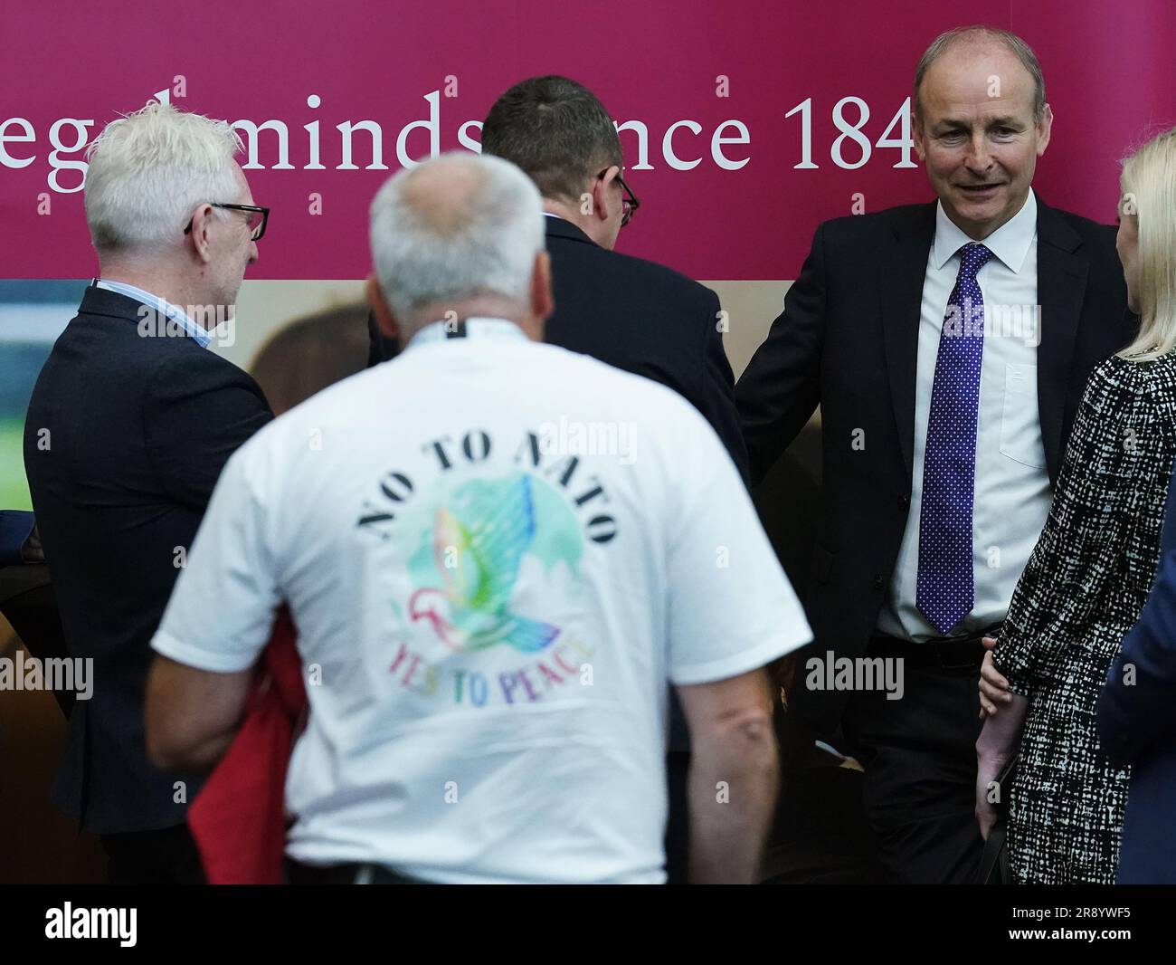 Tanaiste Micheal Martin (rechts) nimmt am Konsultativforum für internationale Sicherheitspolitik der Universität Galway Teil. Foto: Freitag, 23. Juni 2023. Stockfoto