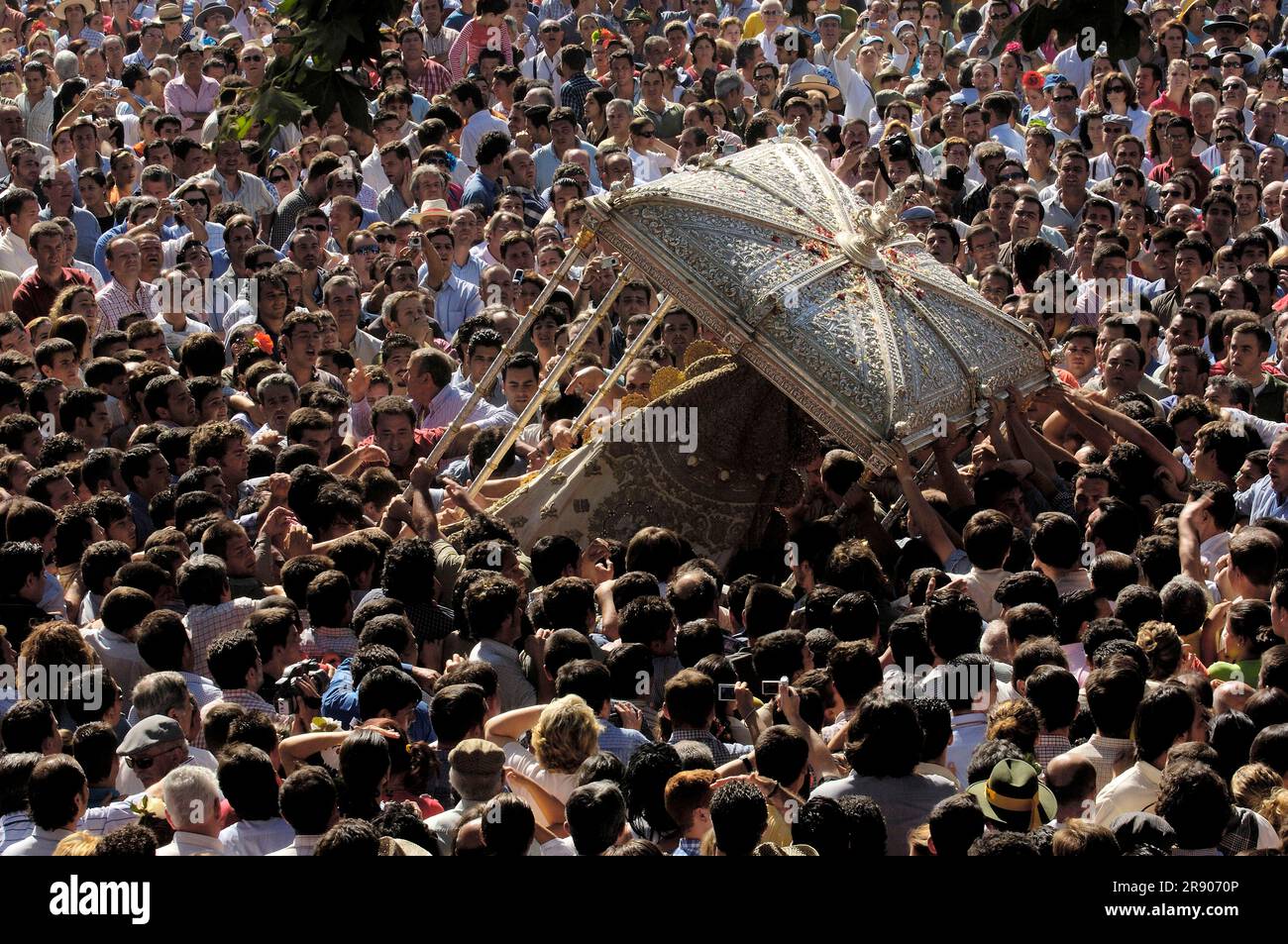 Blanca Paloma Prozession, Verehrung der Heiligen Jungfrau Maria, Romeria Pilgerfahrt nach El Rocio, Huelva, Andalusien, Spanien Stockfoto