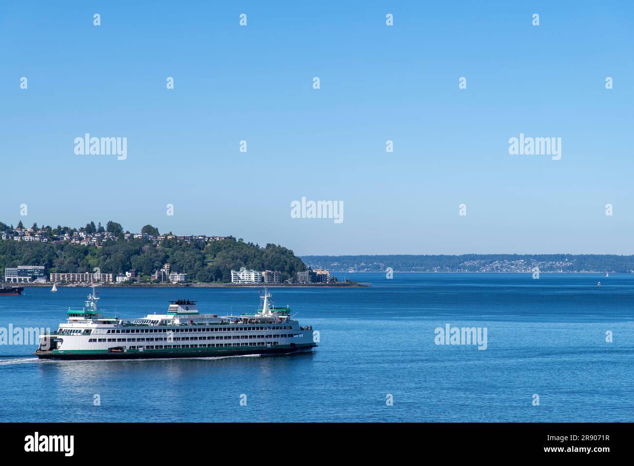 Seattle, WA, USA – Juli 2022; Blick auf die von Washington State Ferries betriebene MV-Tacoma-Fähre auf dem Weg zu einem der Ziele rund um den Puget Soun Stockfoto
