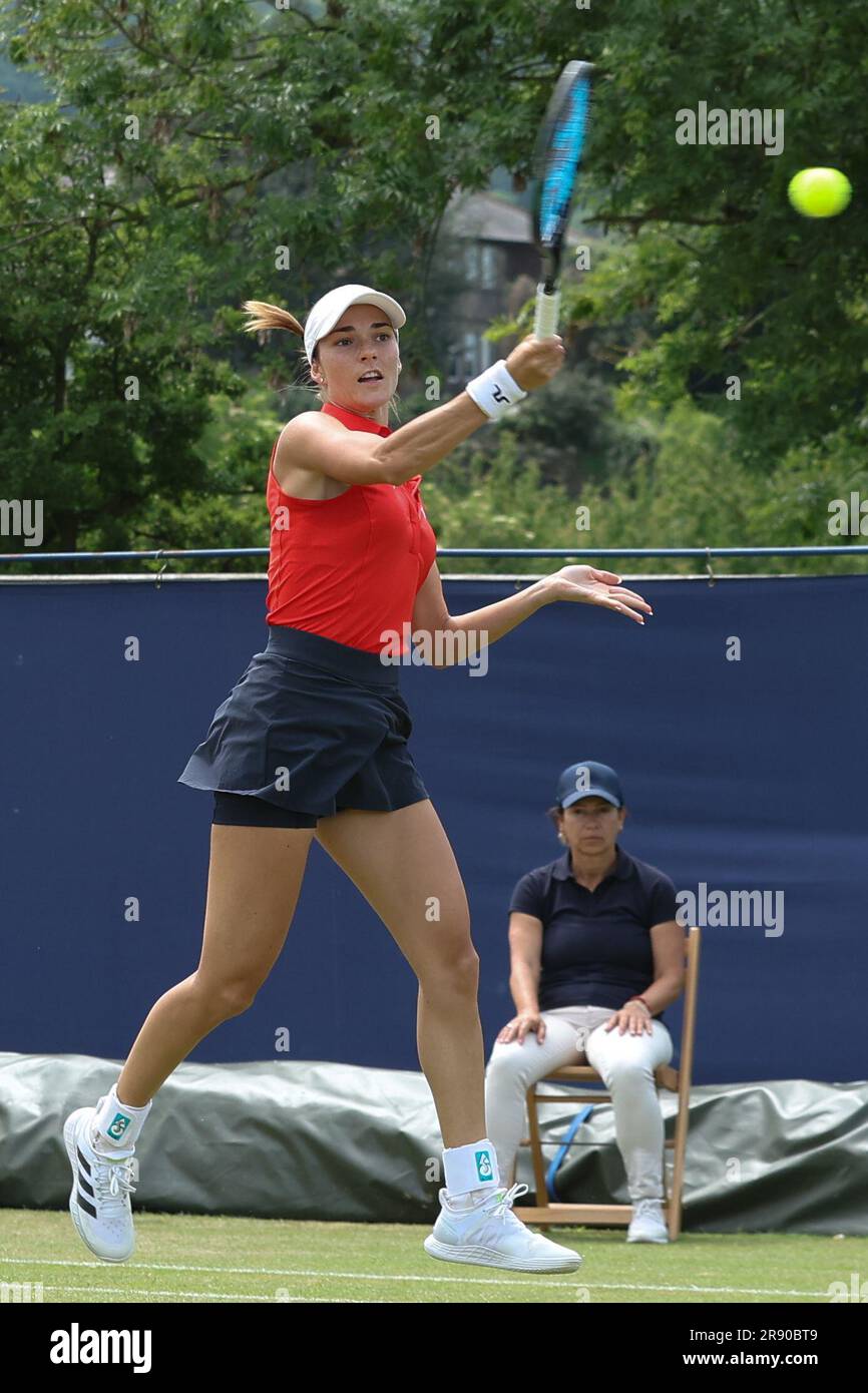 Ilkley Lawn Tennis & Squash Club, Stourton Road, Ilkley, West Yorkshire, 23. Juni 2023. Mirjam Bjorklund von Schweden während der ITF World Tennis Tour W100 Ilkley Semi- Endspiel gegen Dalma Galfi von Ungarn Kredit: Touchlinepics/Alamy Live News Stockfoto