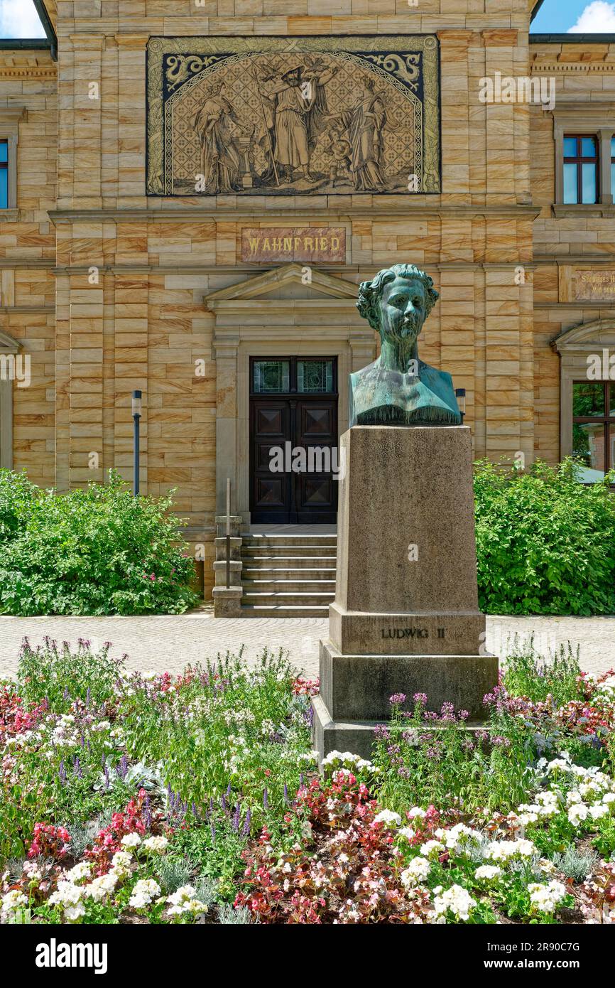 Büste von Ludwig II. Und Wahnfried House, ehemalige Heimat von Richard Wagner, jetzt Richard Wagner Museum, Bayreuth, Bayern, Deutschland Stockfoto