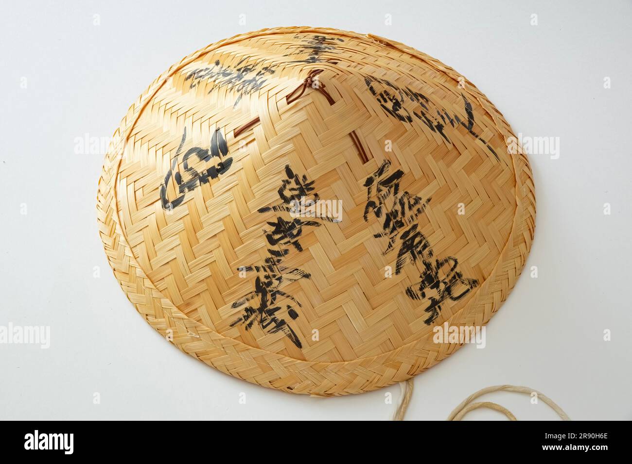 kasa: Ein traditioneller japanischer Hut, der typischerweise bei der Wallfahrt der 88 Tempel in Shikoku, Japan, verwendet wird. Stockfoto