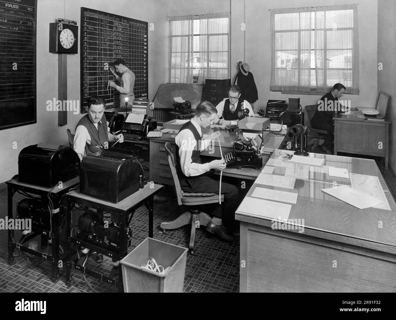 Burbank, Kalifornien: 1929 das Betriebsbüro von Tat-Maddux Air Lines am Burbank Airport. Stockfoto