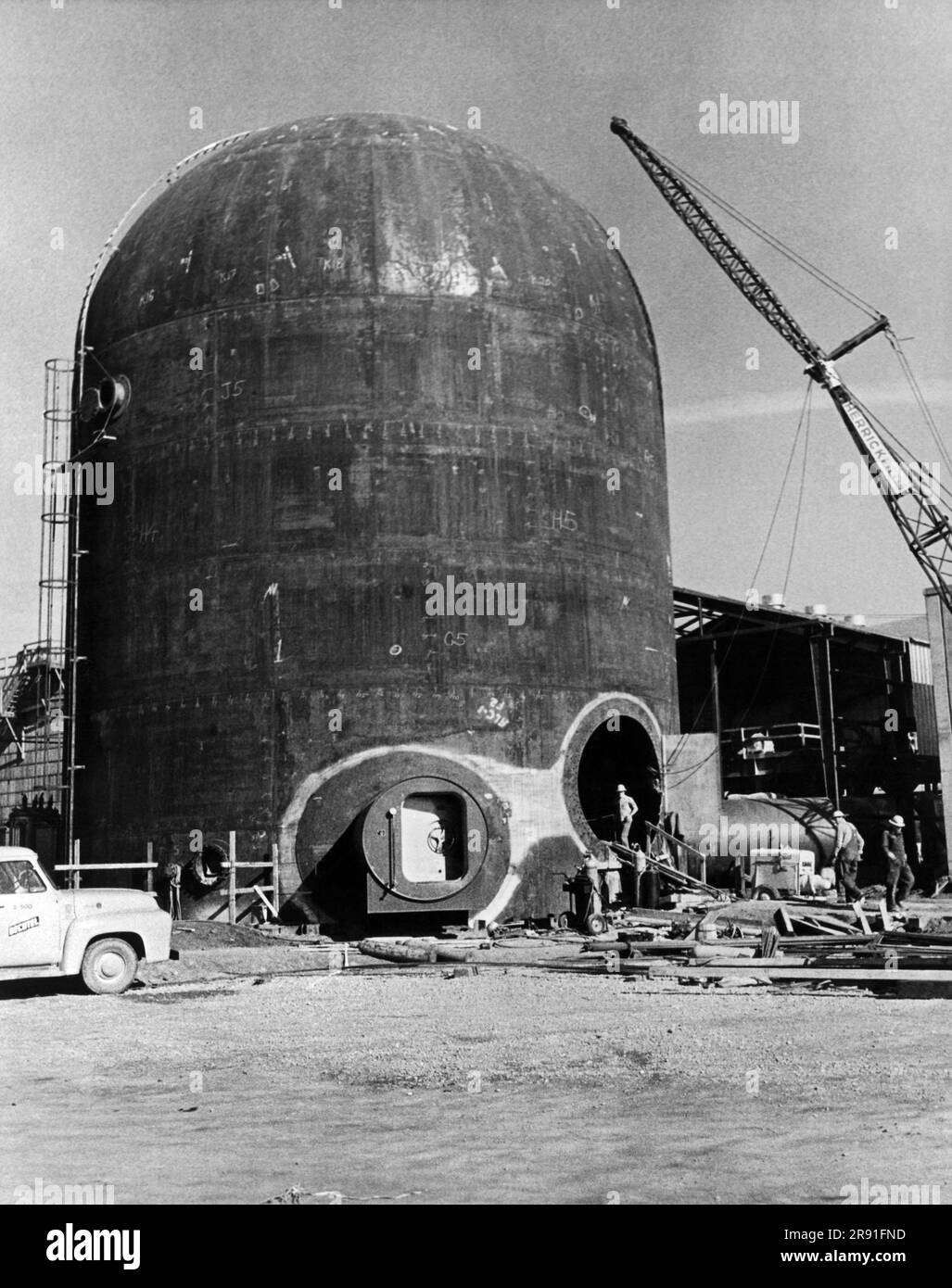 Pleasanton, Kalifornien, Januar 1957 der Atomreaktor von General Electric in Vallecitos steht kurz vor der Fertigstellung und wird im Laufe dieses Jahres Dampf für die Erzeugung des ersten privat finanzierten Atomstroms des Landes bereitstellen. Stockfoto