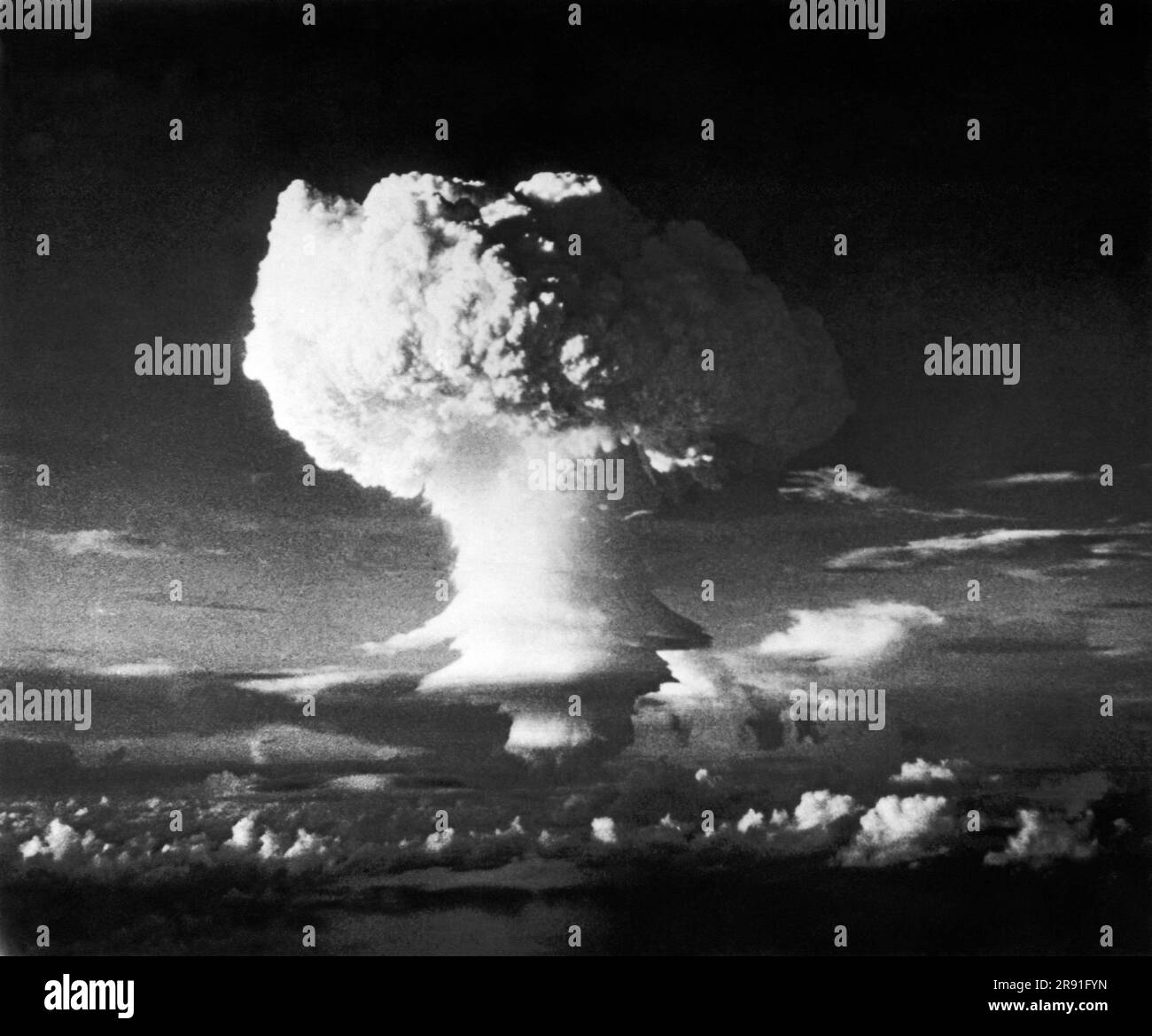 Marshallinseln, Südpazifik: 1. November 1952. Die Pilzwolke bildete sich aus der ersten Wasserstoffbombenexplosion. Stockfoto