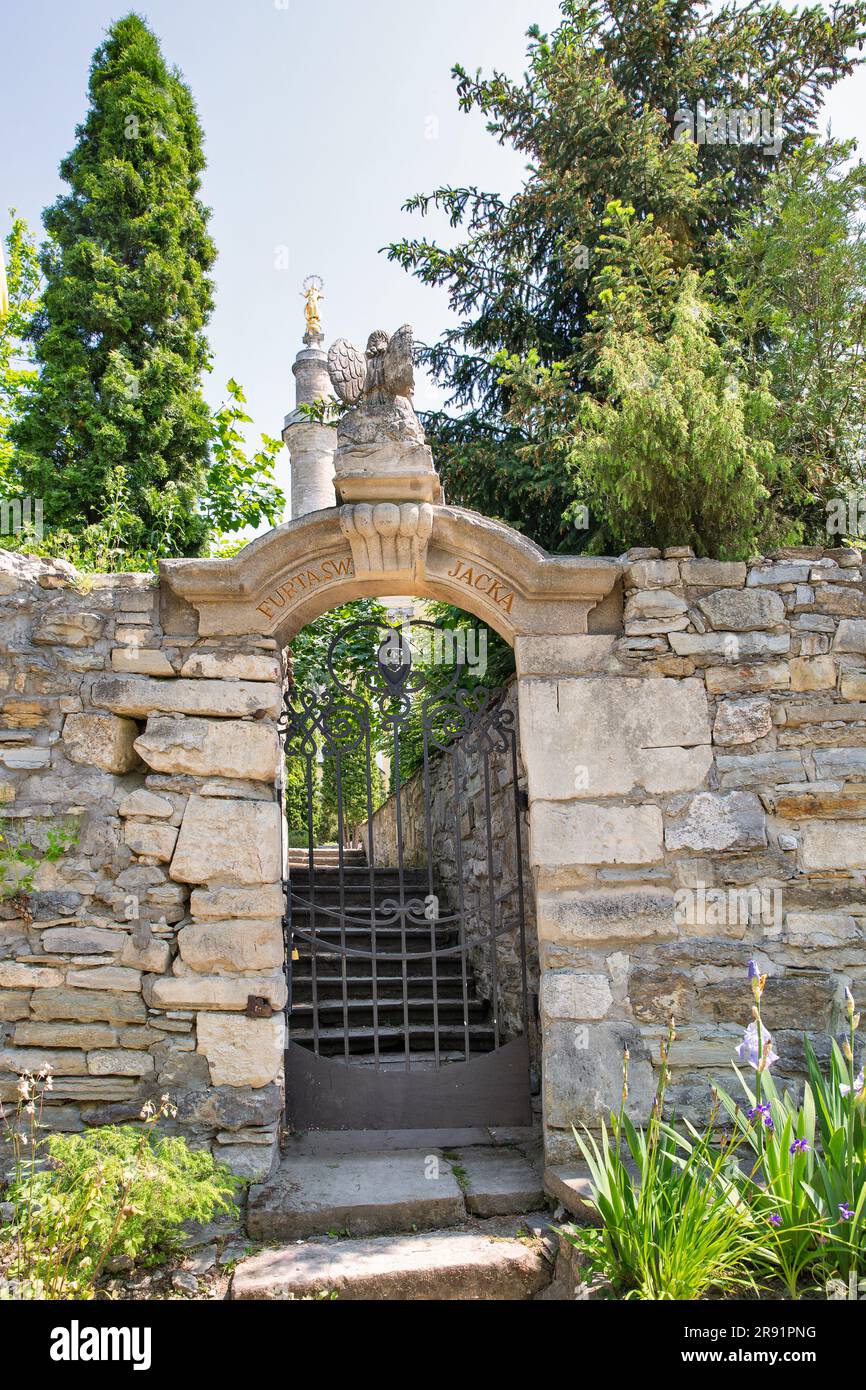 Sts. Peter-und-Paul-Kathedralentor in Kamianets-Podilskyi, Ukraine. Im Jahr 1672, während der türkischen Besetzung dieser Länder, wurde der Tempel verwandelt Stockfoto