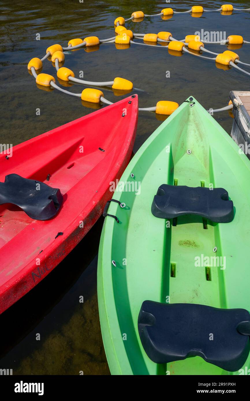 WA24437-00..... WASHINGTON: Boote und Schwimmer im Sun Lakes State Park, Grant County. Stockfoto