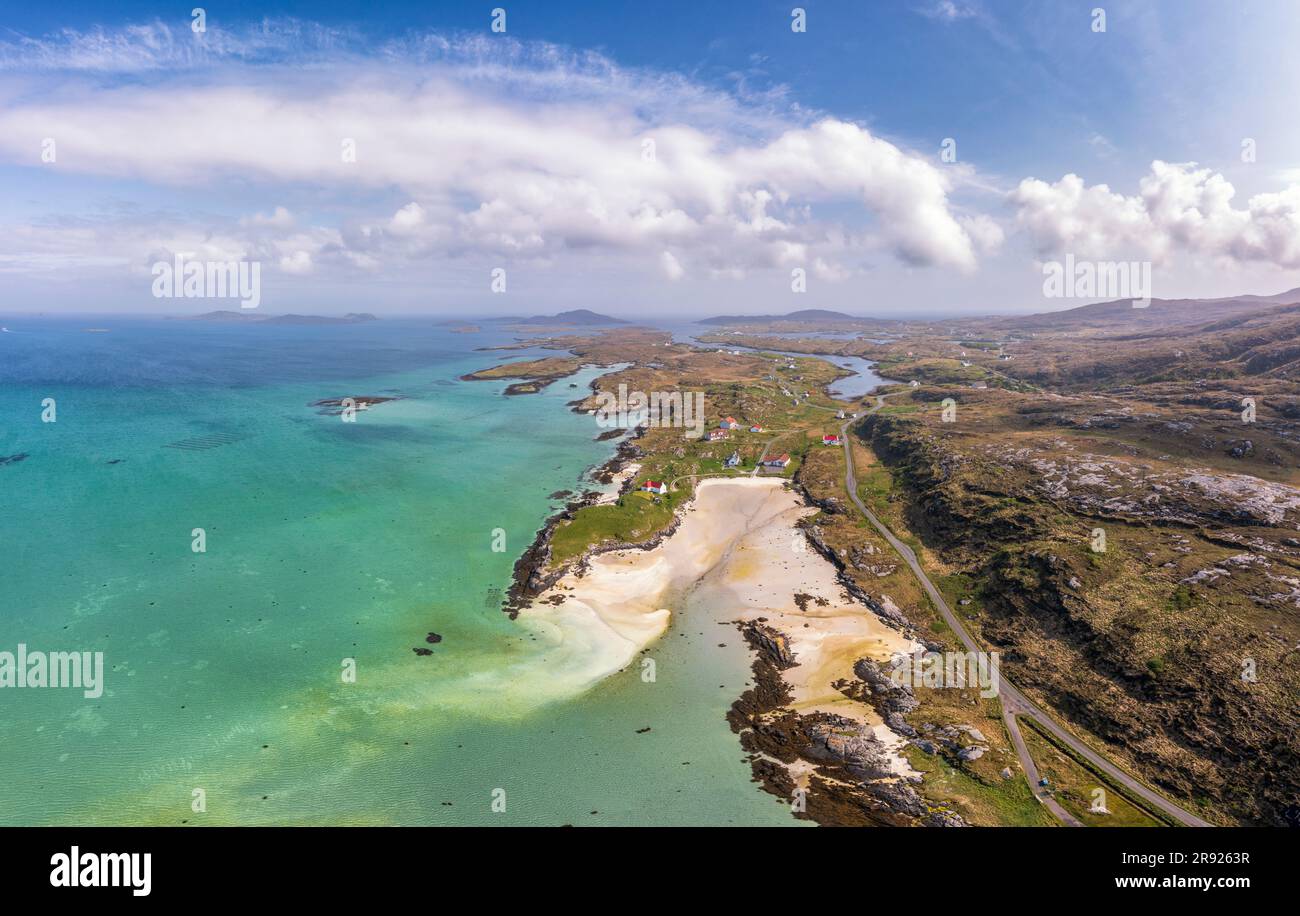 Großbritannien, Schottland, Ardmhor Beach, Blick aus der Vogelperspektive auf das Küstendorf auf Barra Island Stockfoto