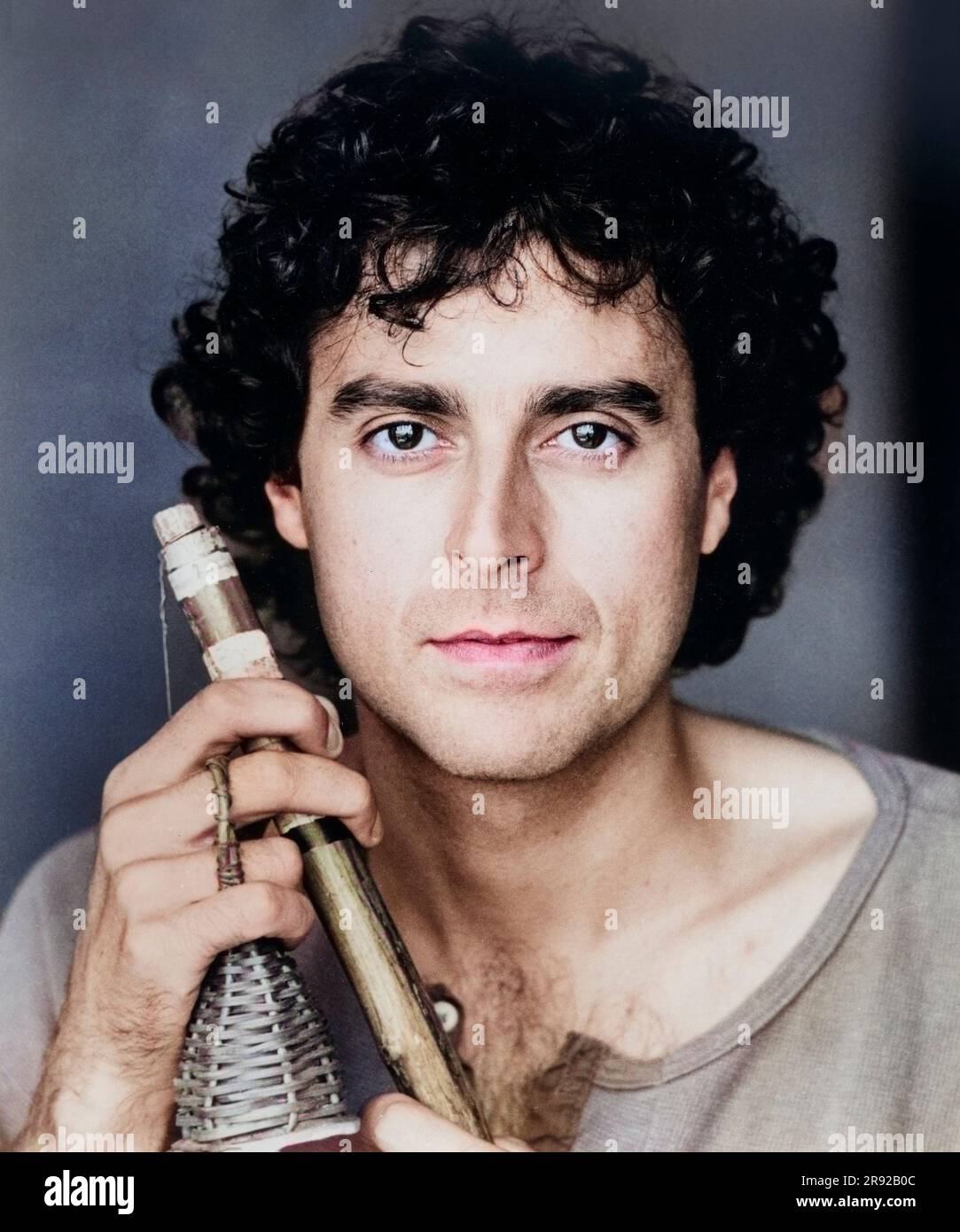 Junior Homrich, Head and Shoulders Publicity Portrait, Komponist und Performer des Soundtracks für den Film „The Emerald Forest“, Embassy Pictures, 1985 Stockfoto