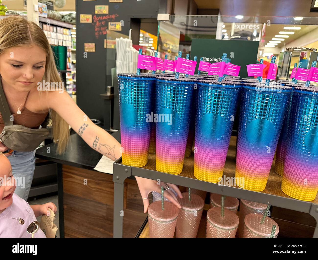 Pride month logo Fotos und Bildmaterial in hoher Auflösung Alamy