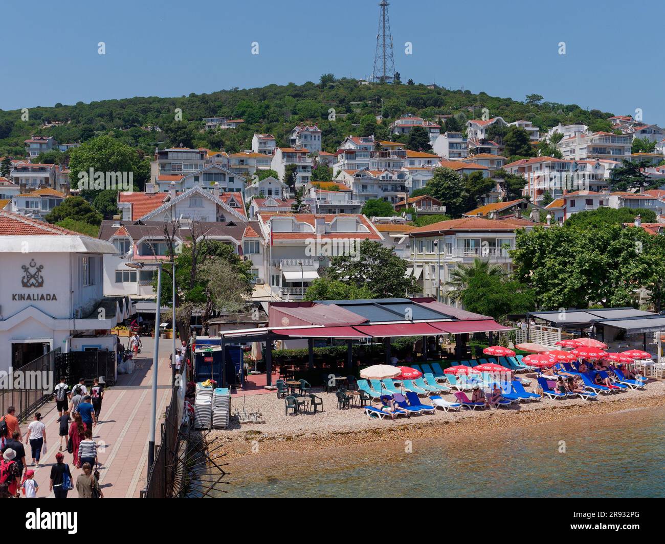 Kinaliada Seafront, eine der Prinzessinseln im Marmarameer, in der Nähe von Istanbul, Türkei Stockfoto