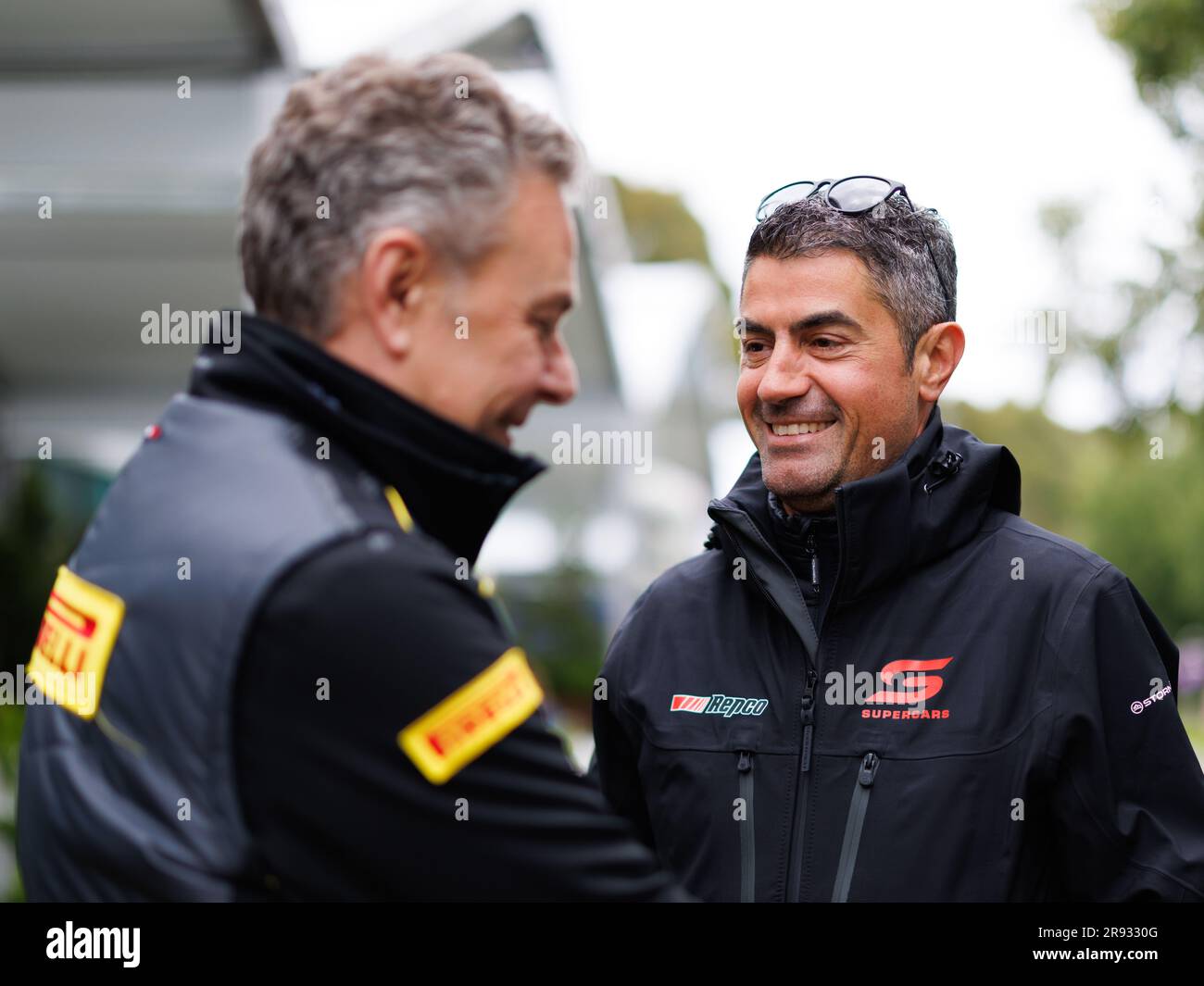 Michael Masi auf der Koppel während des australischen Formel 1 Grand Prix auf dem Albert Park Street Circuit am 1. April 2023. Stockfoto