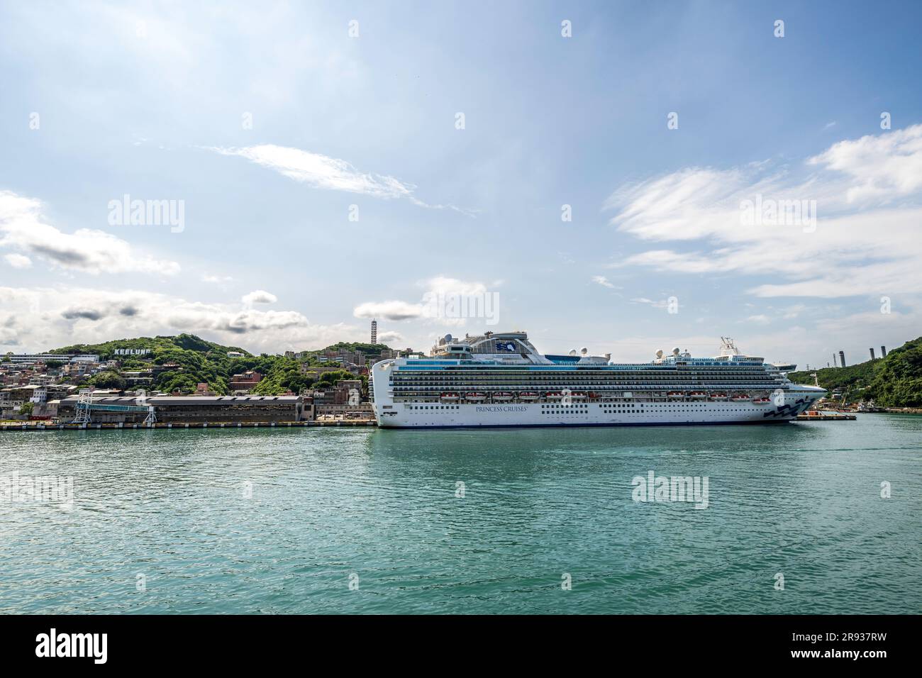 Das Diamond Princess Kreuzfahrtschiff legte zum ersten Mal seit der Pandemie-Lockdown in Keelung, Taiwan, an Stockfoto