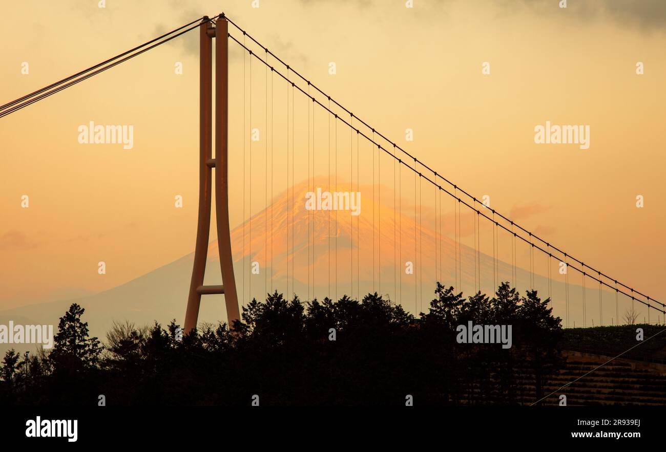 Mishima Skywalk bei Sonnenaufgang und Mt. Stockfoto