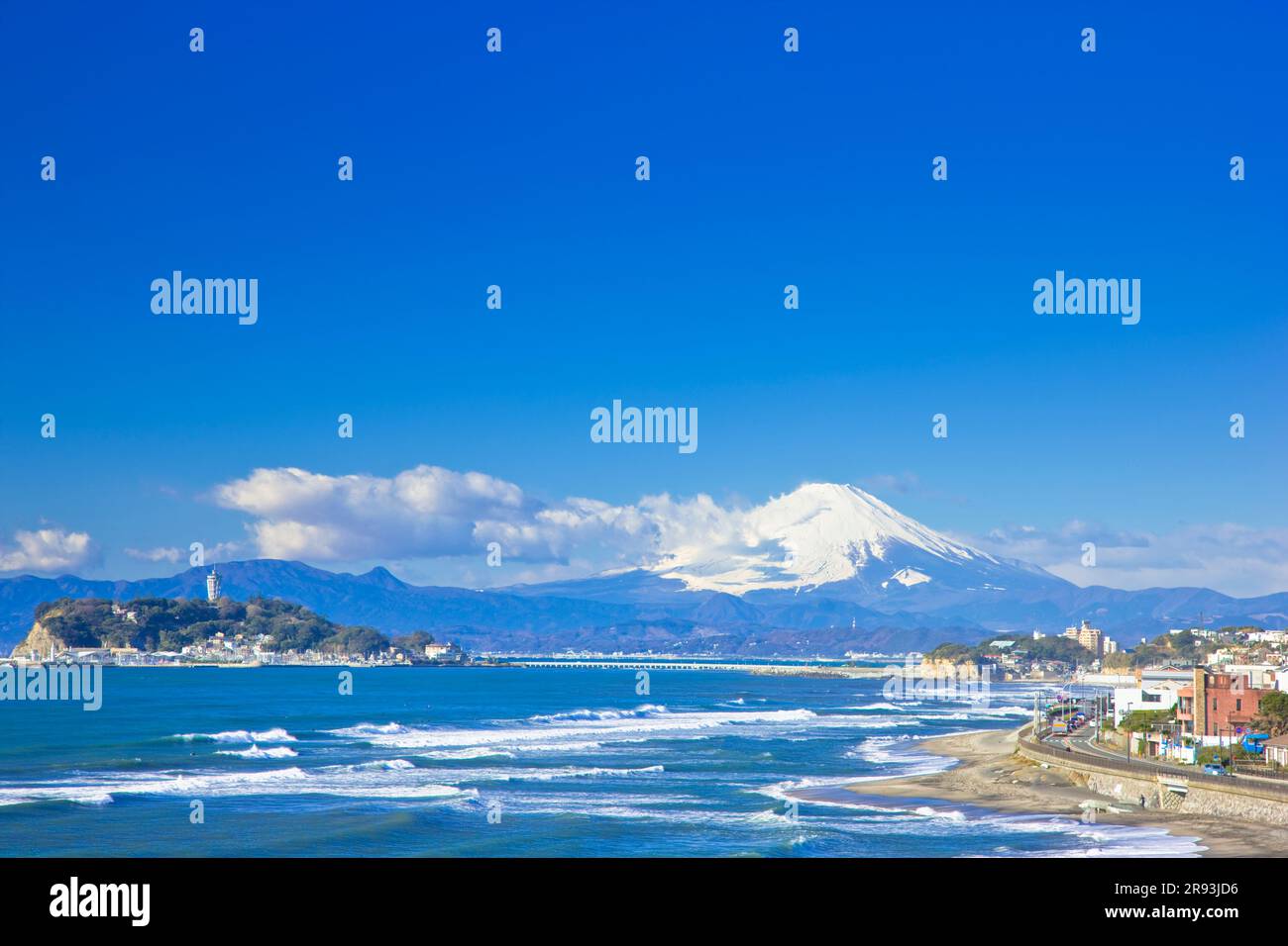 Enoshima Island und Mt. Stockfoto