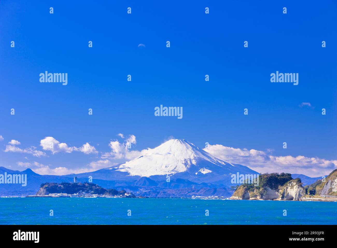 Enoshima Island und Mt. Stockfoto