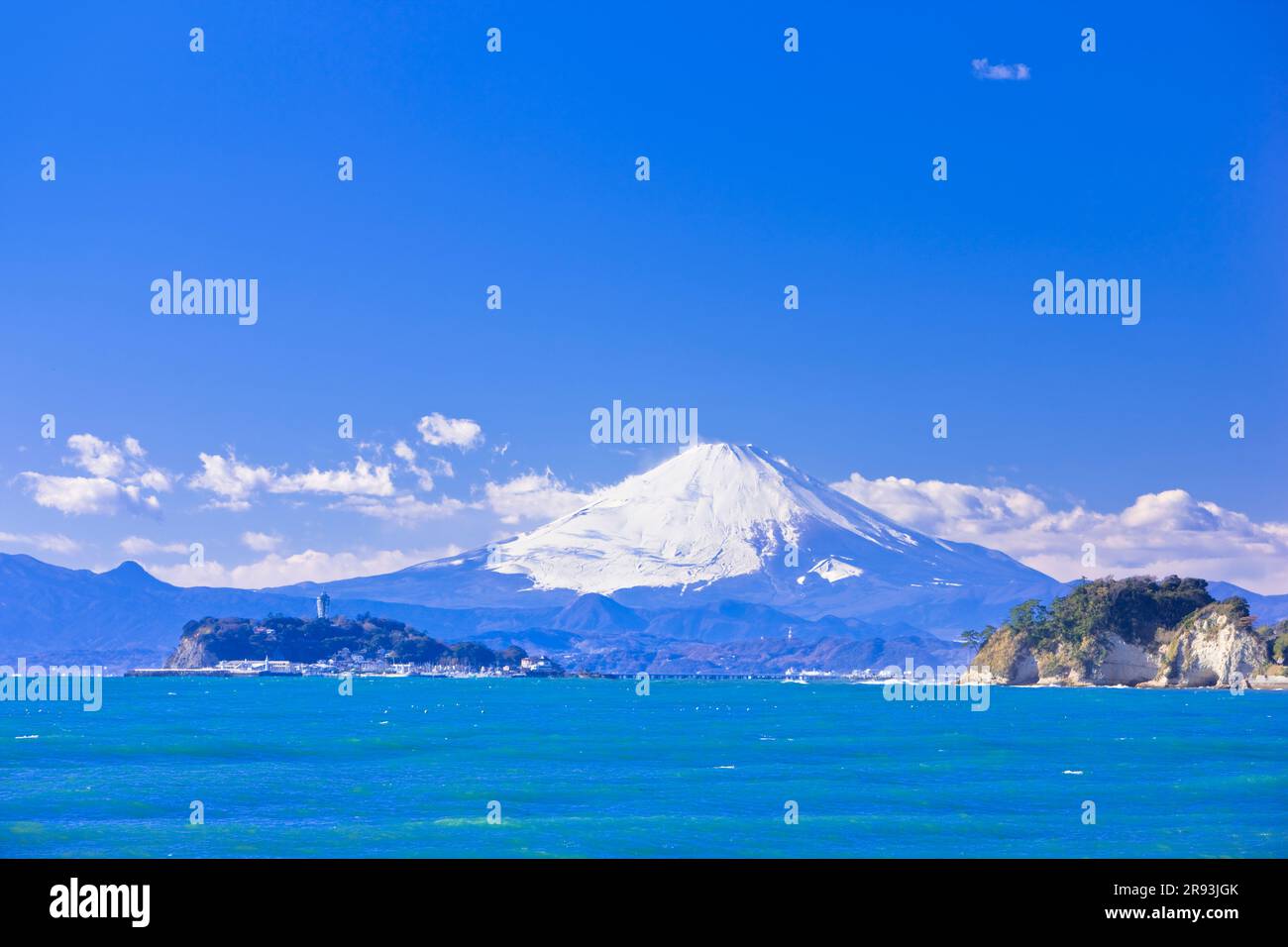 Enoshima Island und Mt. Stockfoto